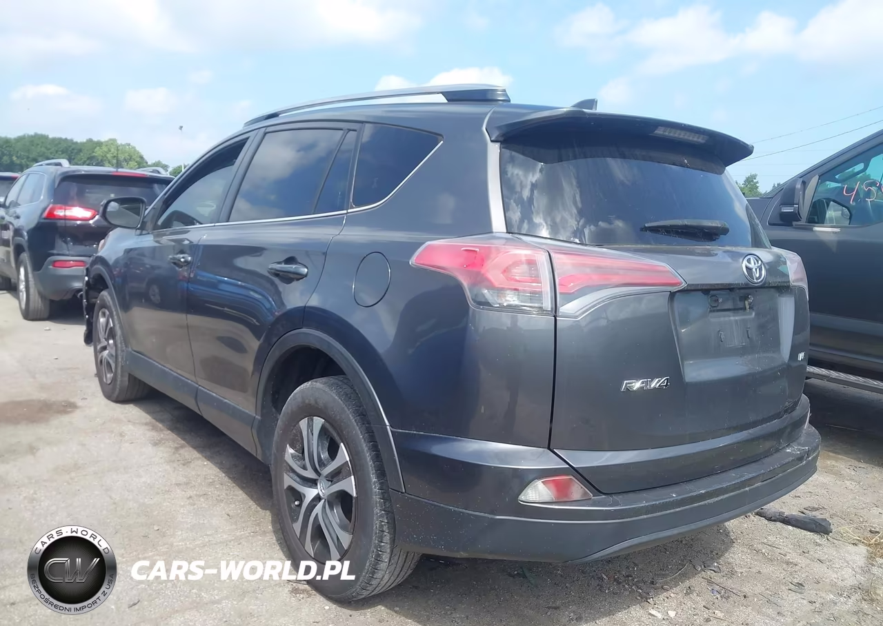 2017 Toyota Rav4 Le VIN:JTMZFREV2HJ104123 - 3