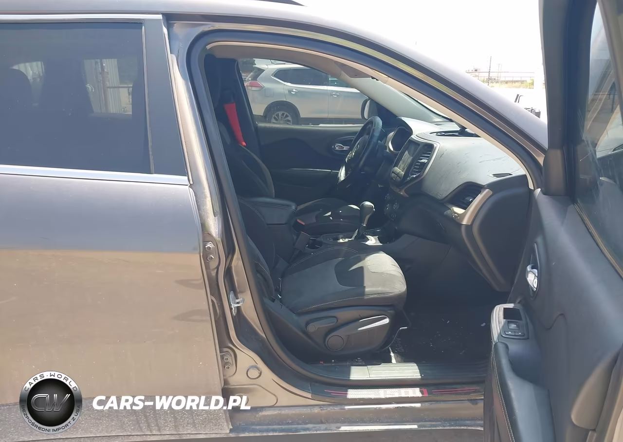 2014 Jeep Cherokee Latitude VIN:1C4PJMCS4EW175503 - 5