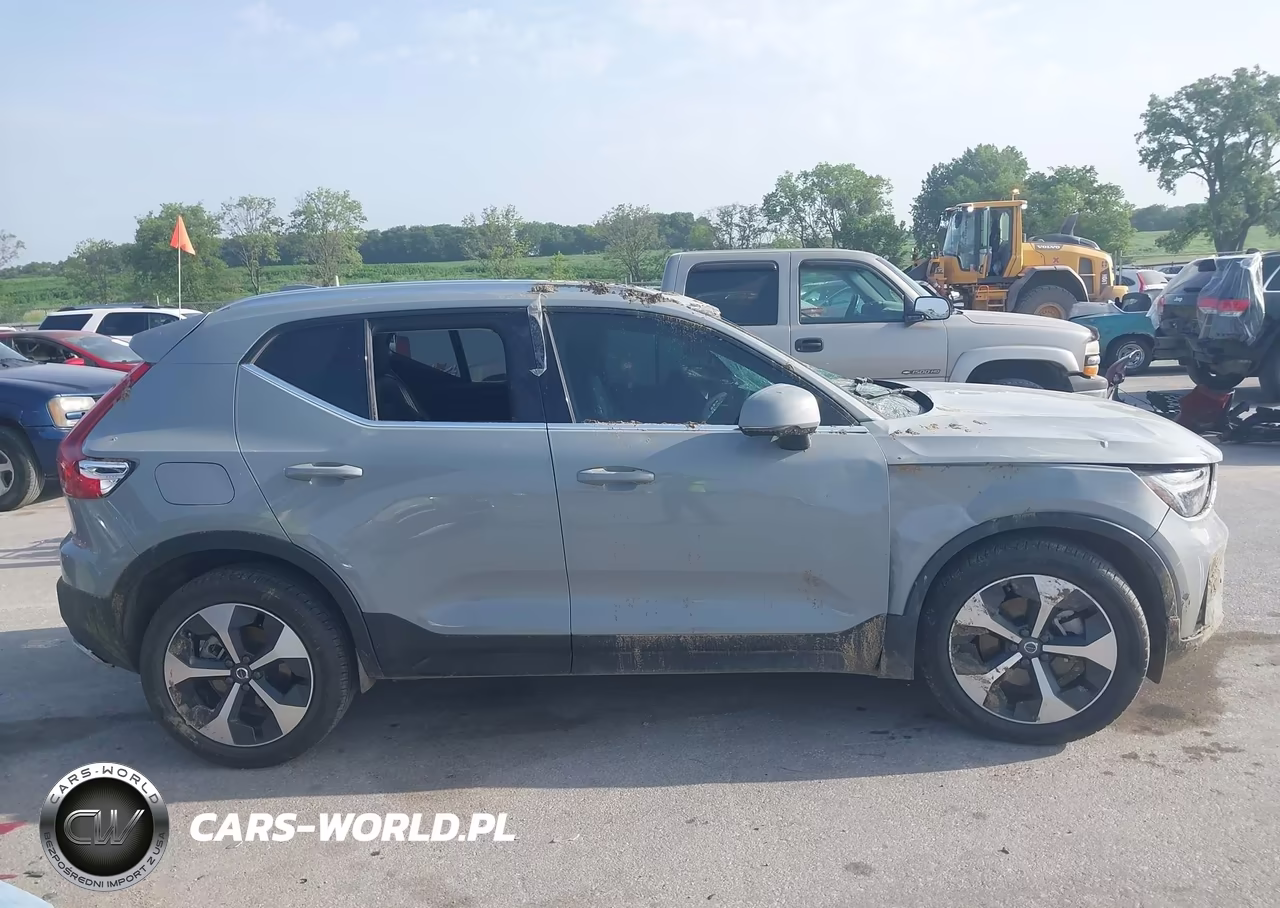 2025 Volvo Xc40 B5 Plus Bright Theme VIN:YV4L12UE8S2482054 - 12