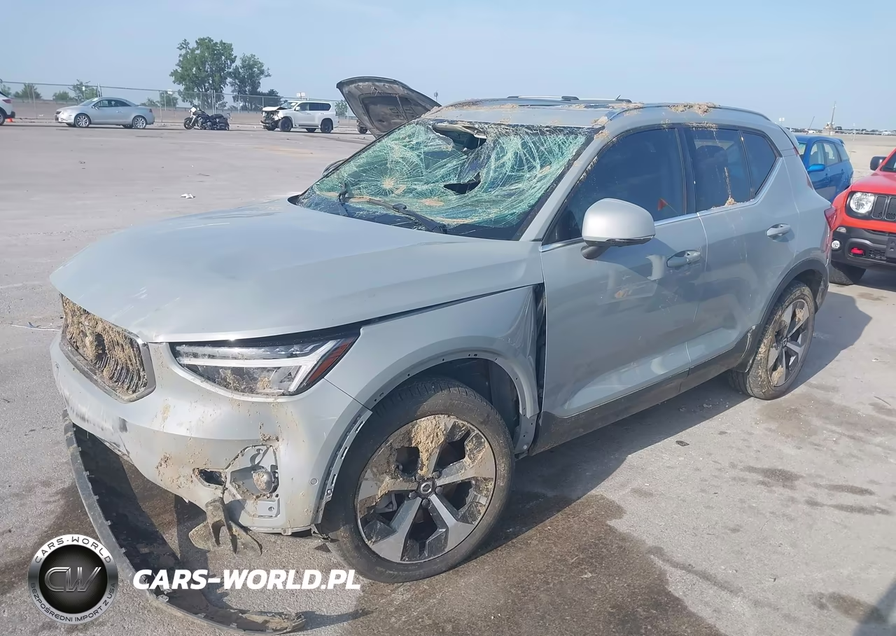 2025 Volvo Xc40 B5 Plus Bright Theme VIN:YV4L12UE8S2482054 - 2