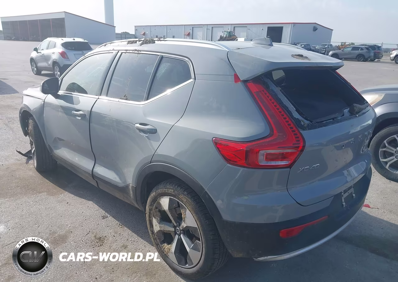 2025 Volvo Xc40 B5 Plus Bright Theme VIN:YV4L12UE8S2482054 - 3