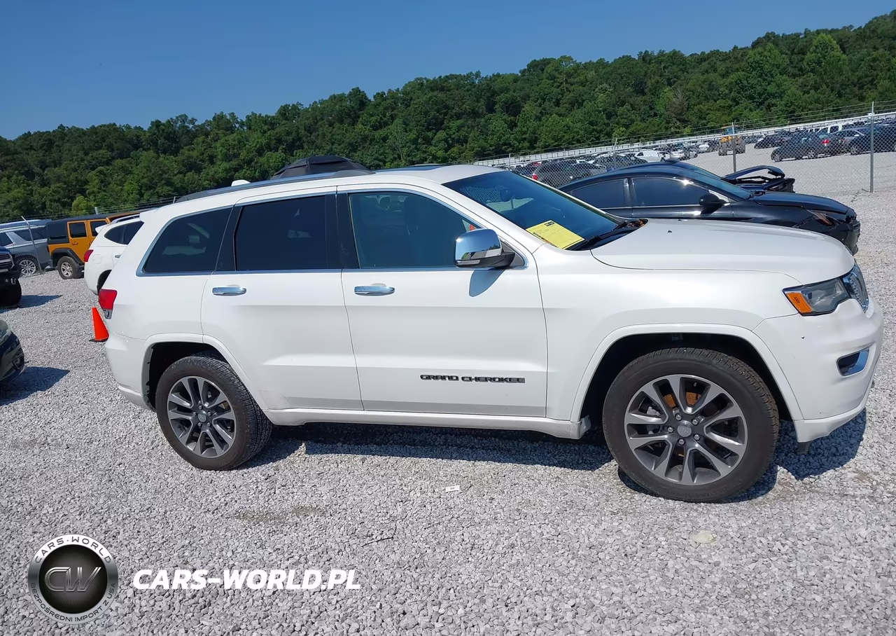 2017 Jeep Grand Cherokee Overland 4X2 VIN:1C4RJECG0HC621548 - 13