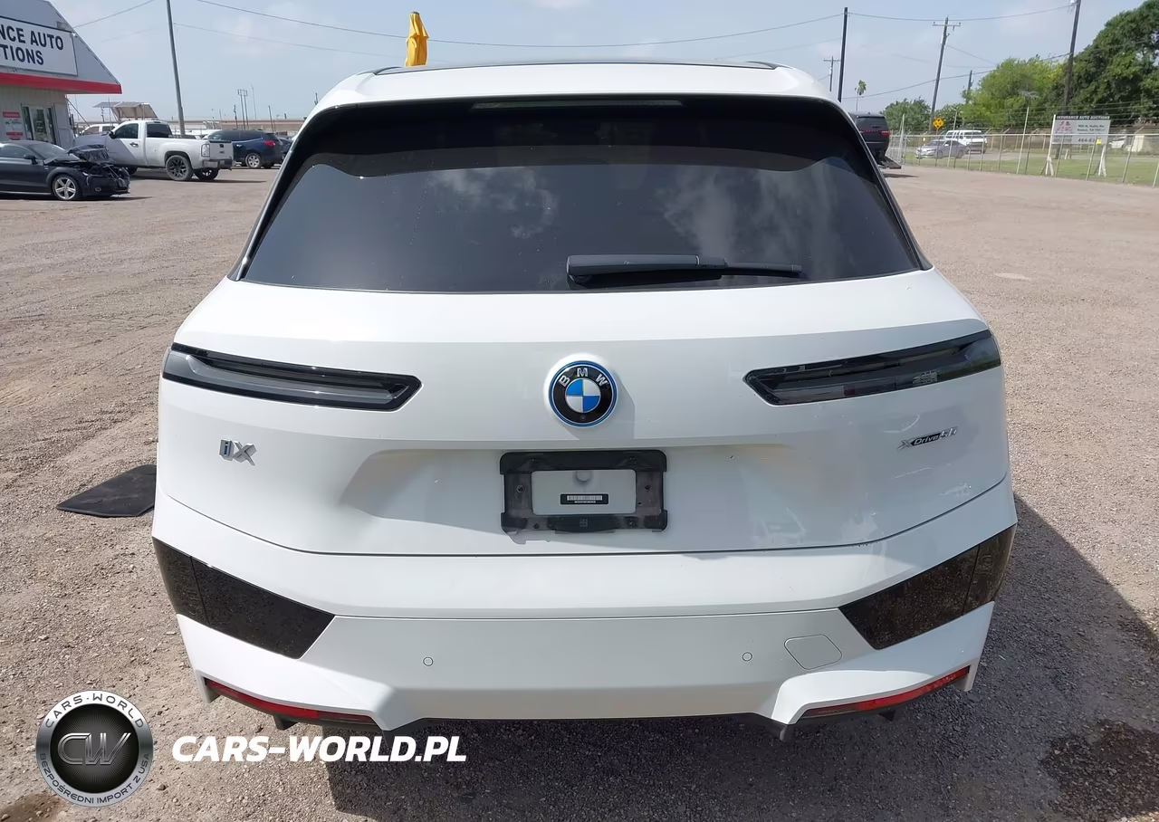 2023 BMW Ix xDrive50 VIN:WB523CF0XPCM24038 - 17
