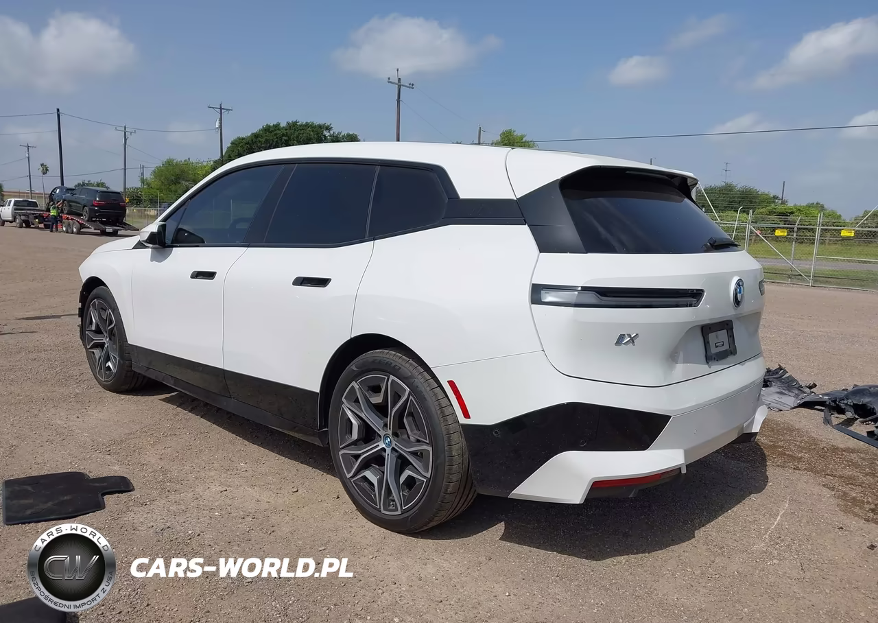 2023 BMW Ix xDrive50 VIN:WB523CF0XPCM24038 - 3