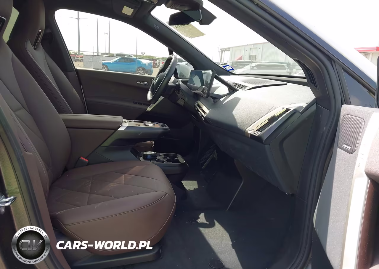 2023 BMW Ix xDrive50 VIN:WB523CF0XPCM24038 - 5