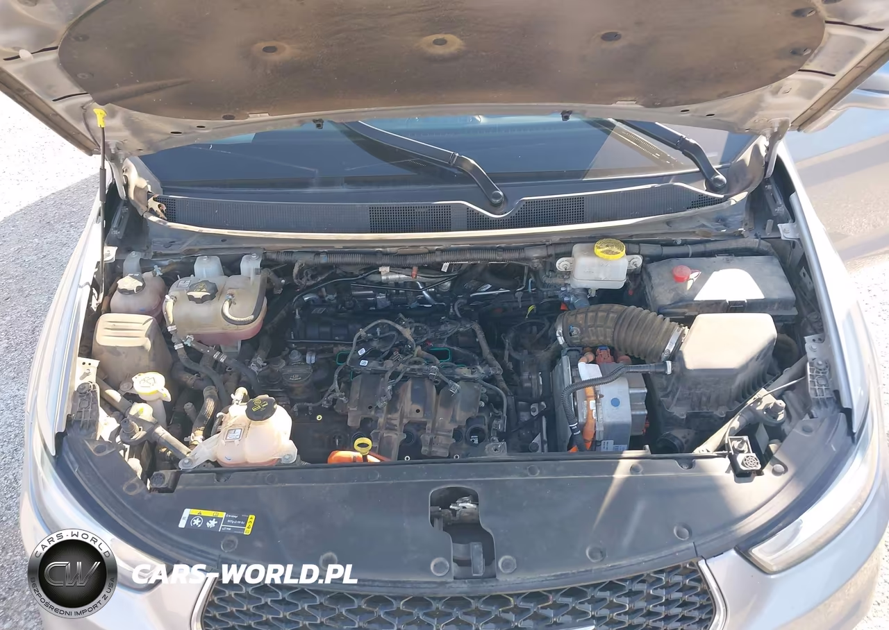 2021 Chrysler Pacifica Hybrid Touring VIN:2C4RC1R75MR585688 - 10