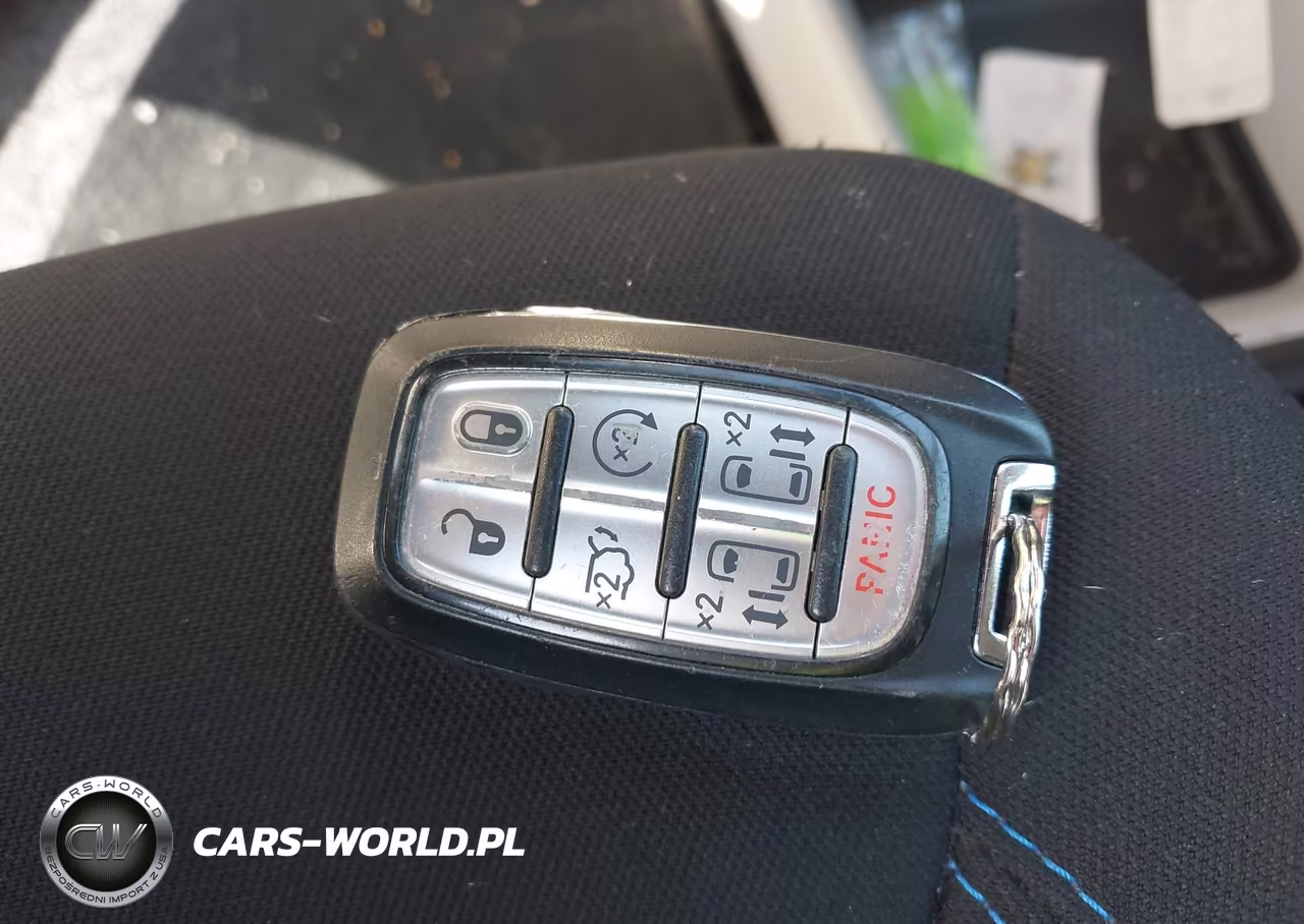 2021 Chrysler Pacifica Hybrid Touring VIN:2C4RC1R75MR585688 - 11