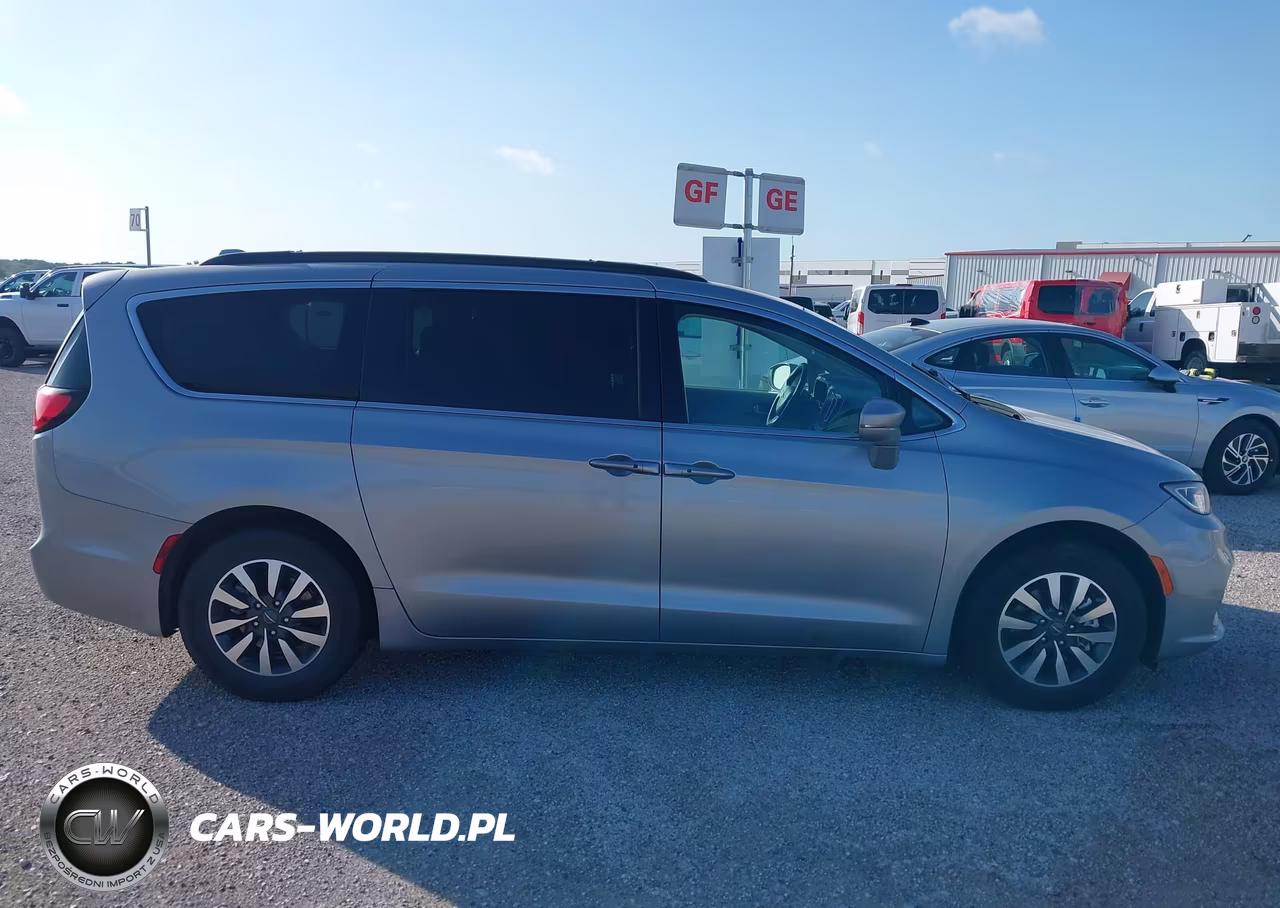 2021 Chrysler Pacifica Hybrid Touring VIN:2C4RC1R75MR585688 - 16