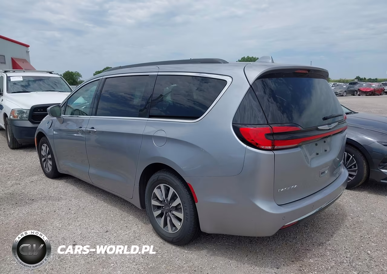 2021 Chrysler Pacifica Hybrid Touring VIN:2C4RC1R75MR585688 - 17