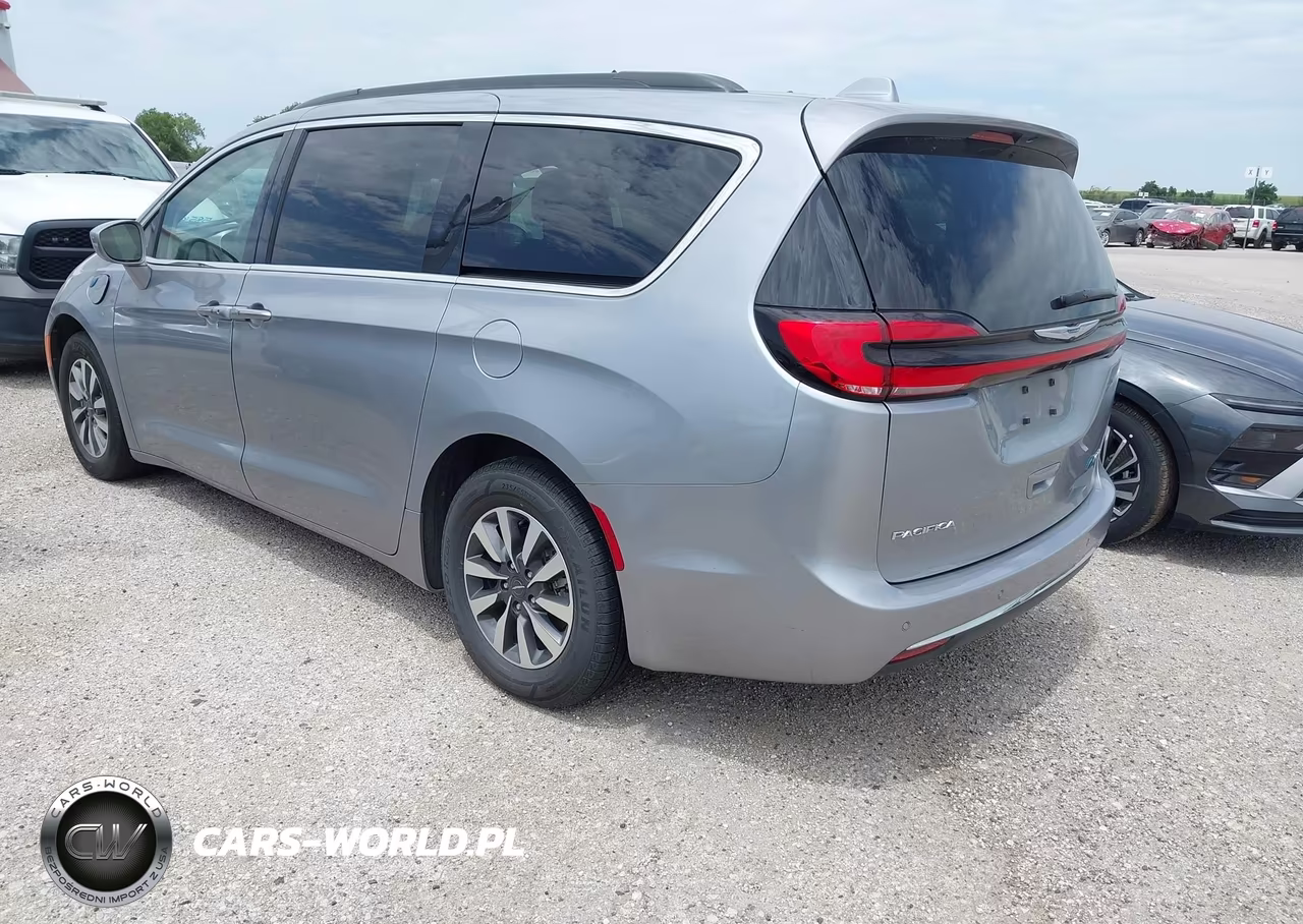 2021 Chrysler Pacifica Hybrid Touring VIN:2C4RC1R75MR585688 - 3