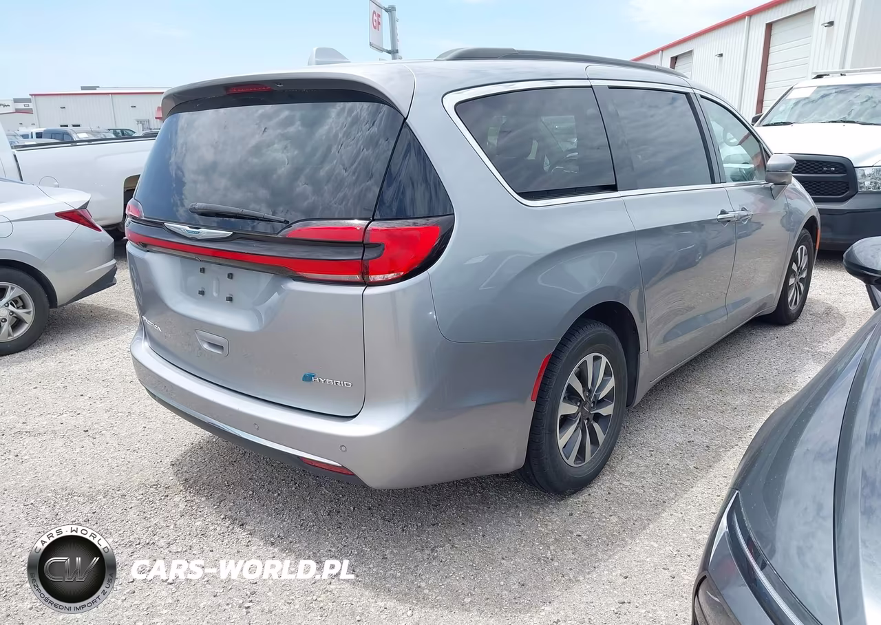 2021 Chrysler Pacifica Hybrid Touring VIN:2C4RC1R75MR585688 - 4