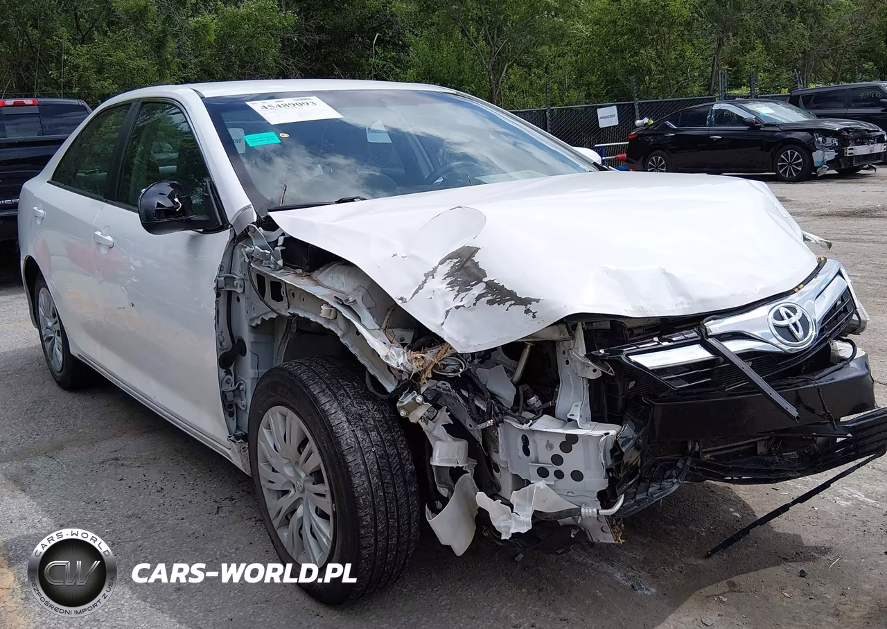 2013 Toyota Camry Le – zdjęcie 1 z 17