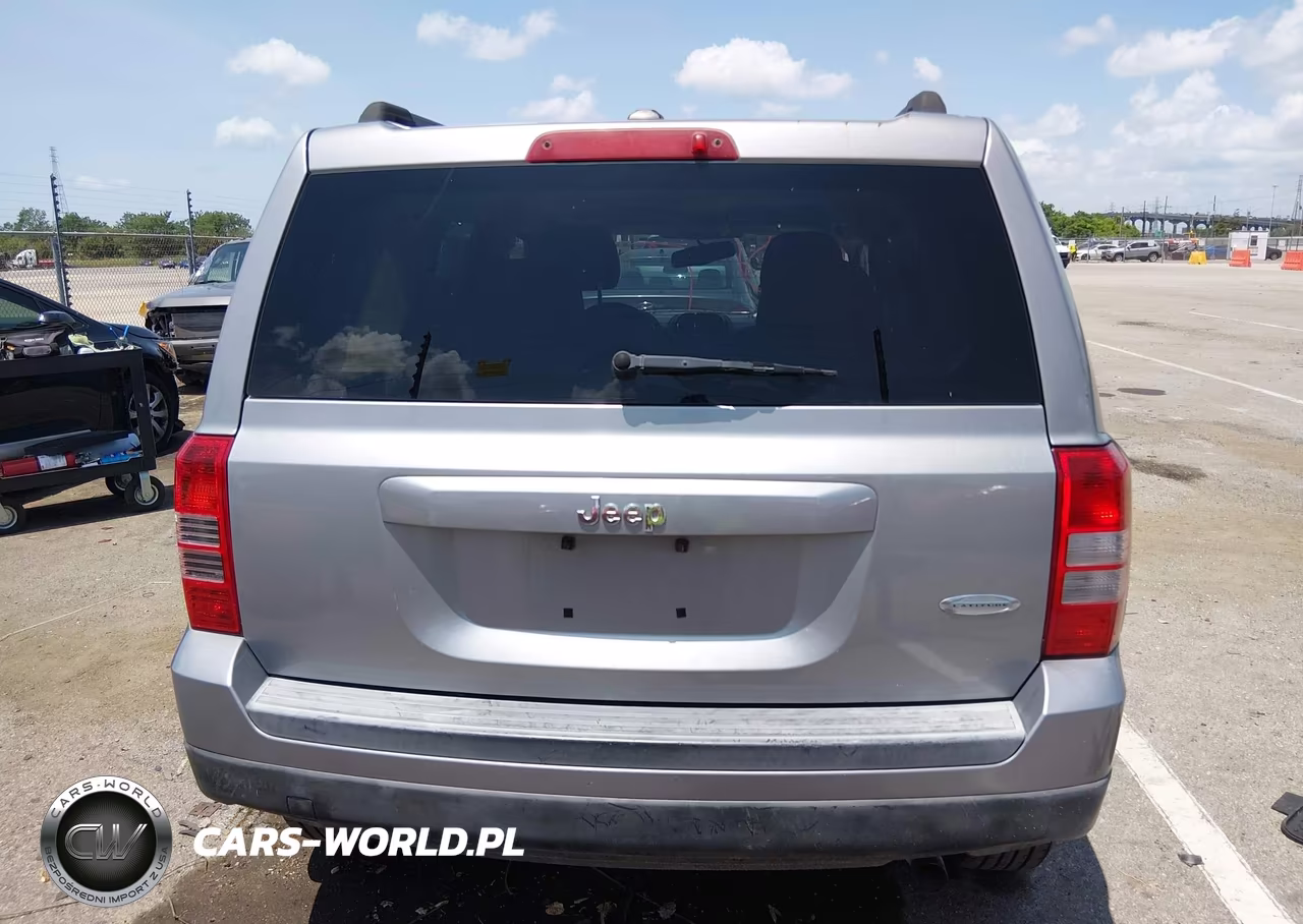 2015 Jeep Patriot Latitude VIN:1C4NJPFB6FD219373 - 16