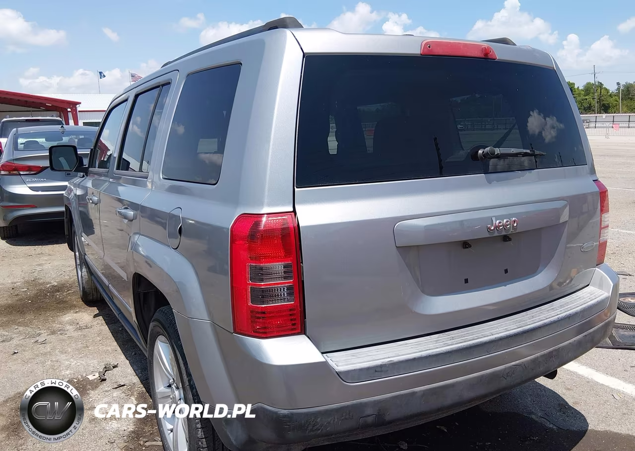 2015 Jeep Patriot Latitude VIN:1C4NJPFB6FD219373 - 3