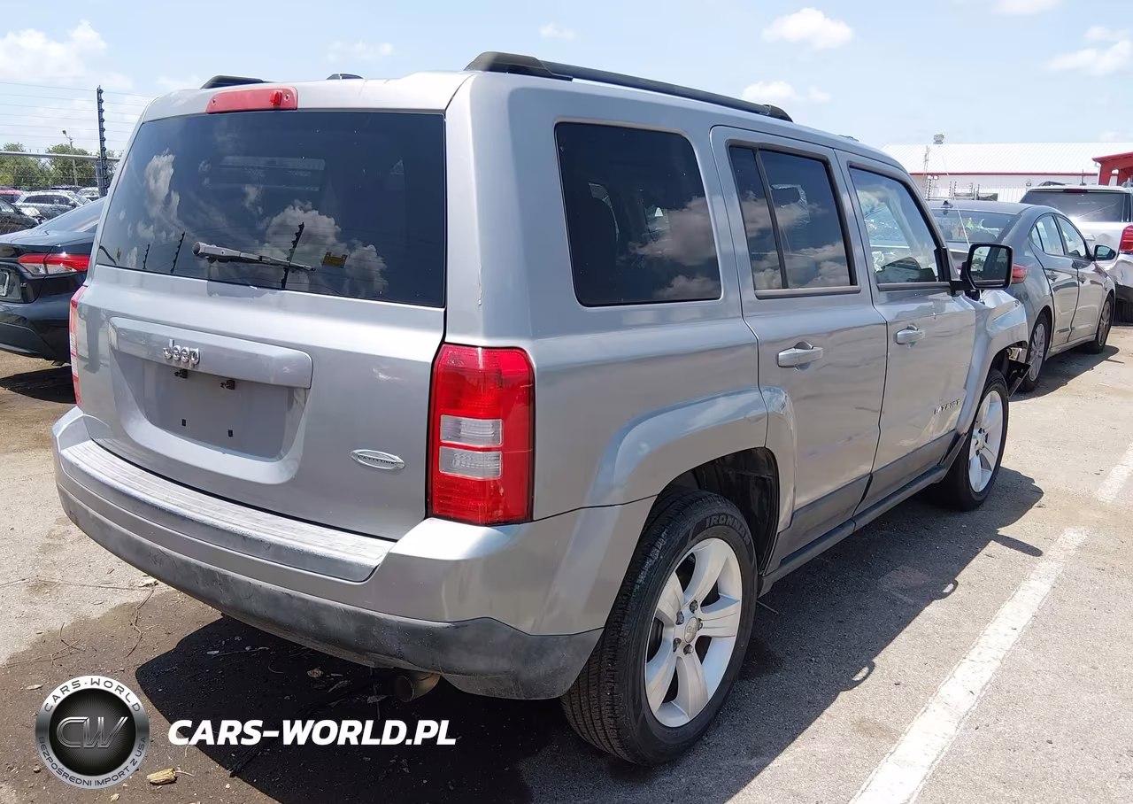 2015 Jeep Patriot Latitude VIN:1C4NJPFB6FD219373 - 4