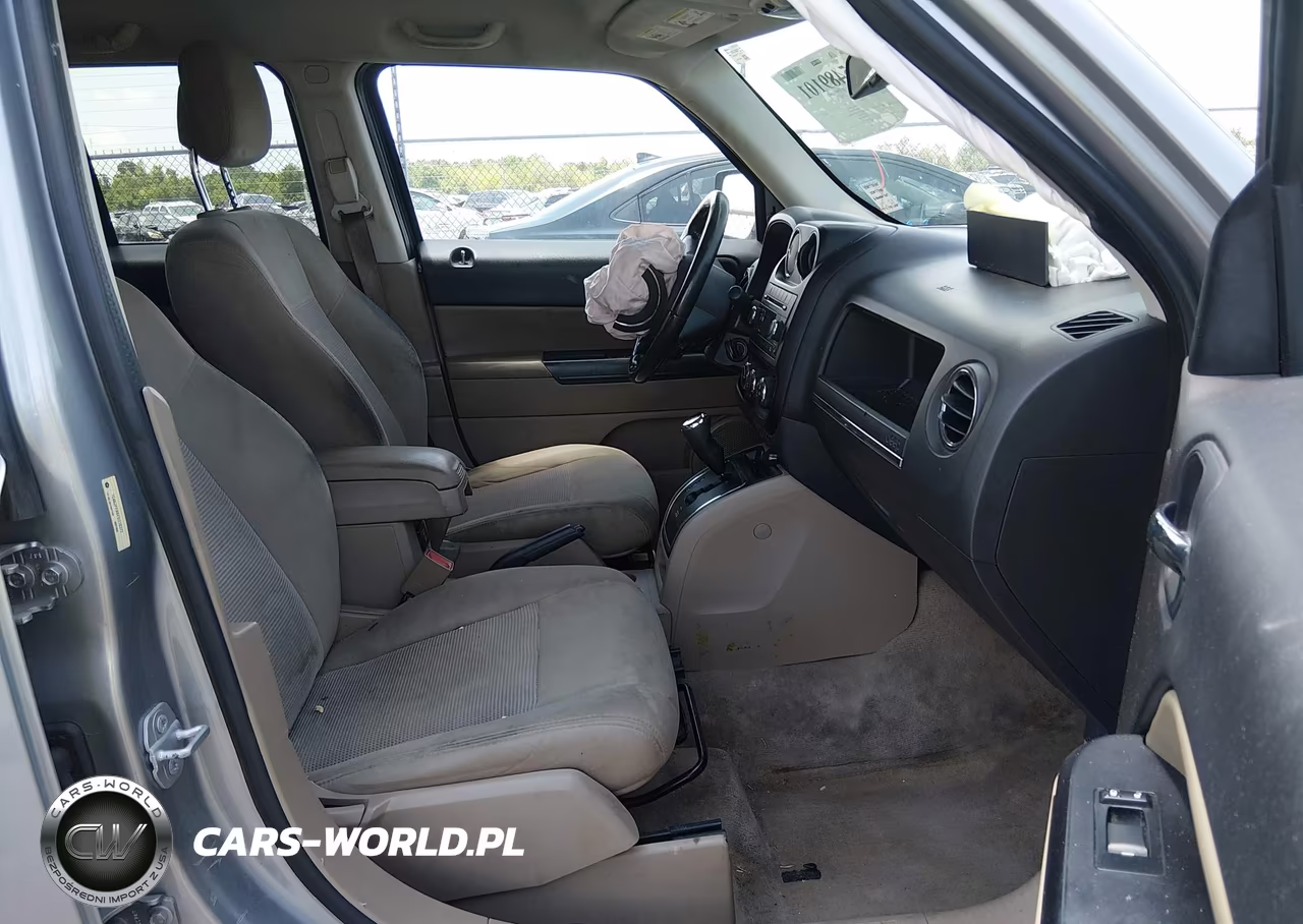 2015 Jeep Patriot Latitude VIN:1C4NJPFB6FD219373 - 5