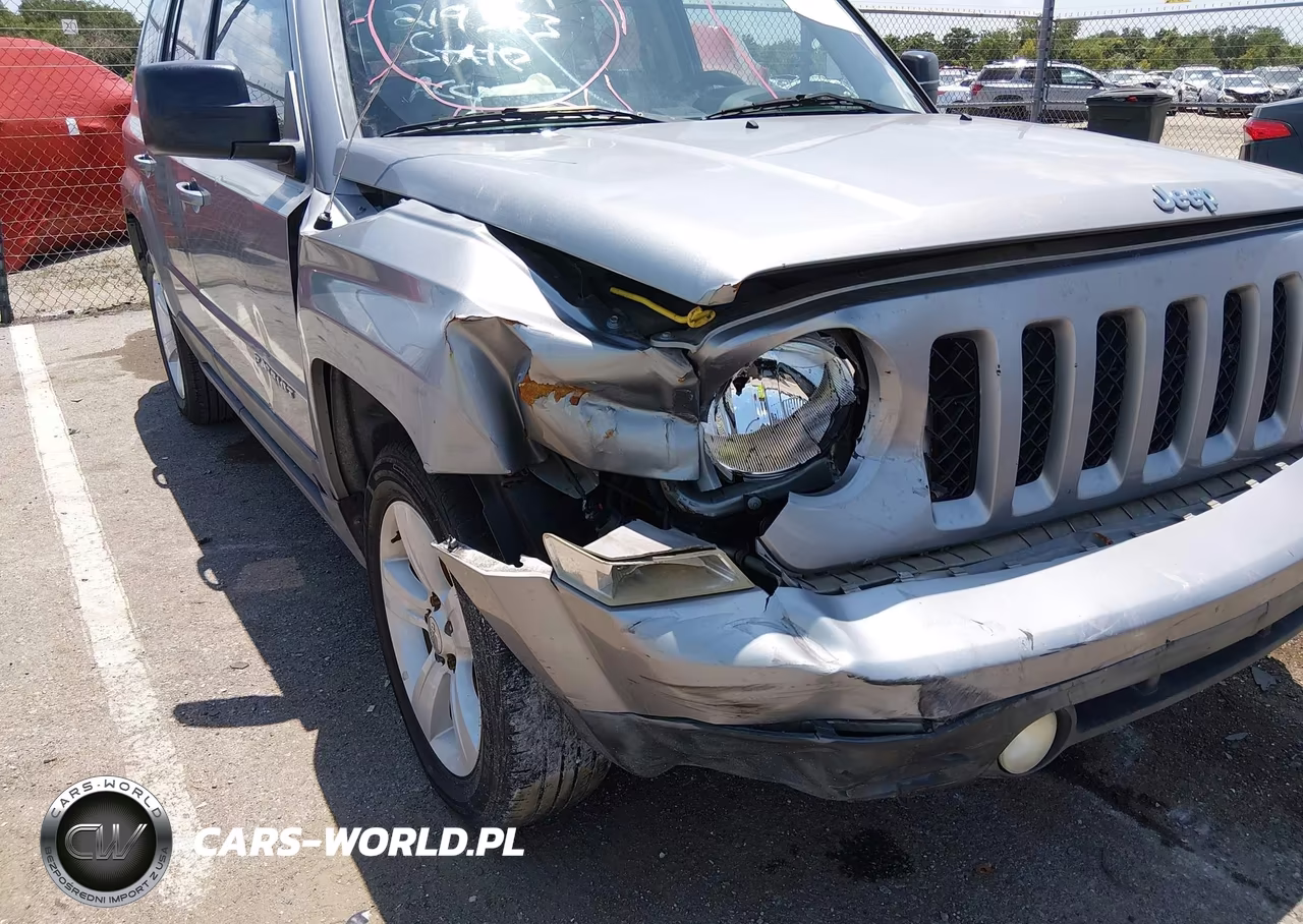 2015 Jeep Patriot Latitude VIN:1C4NJPFB6FD219373 - 6