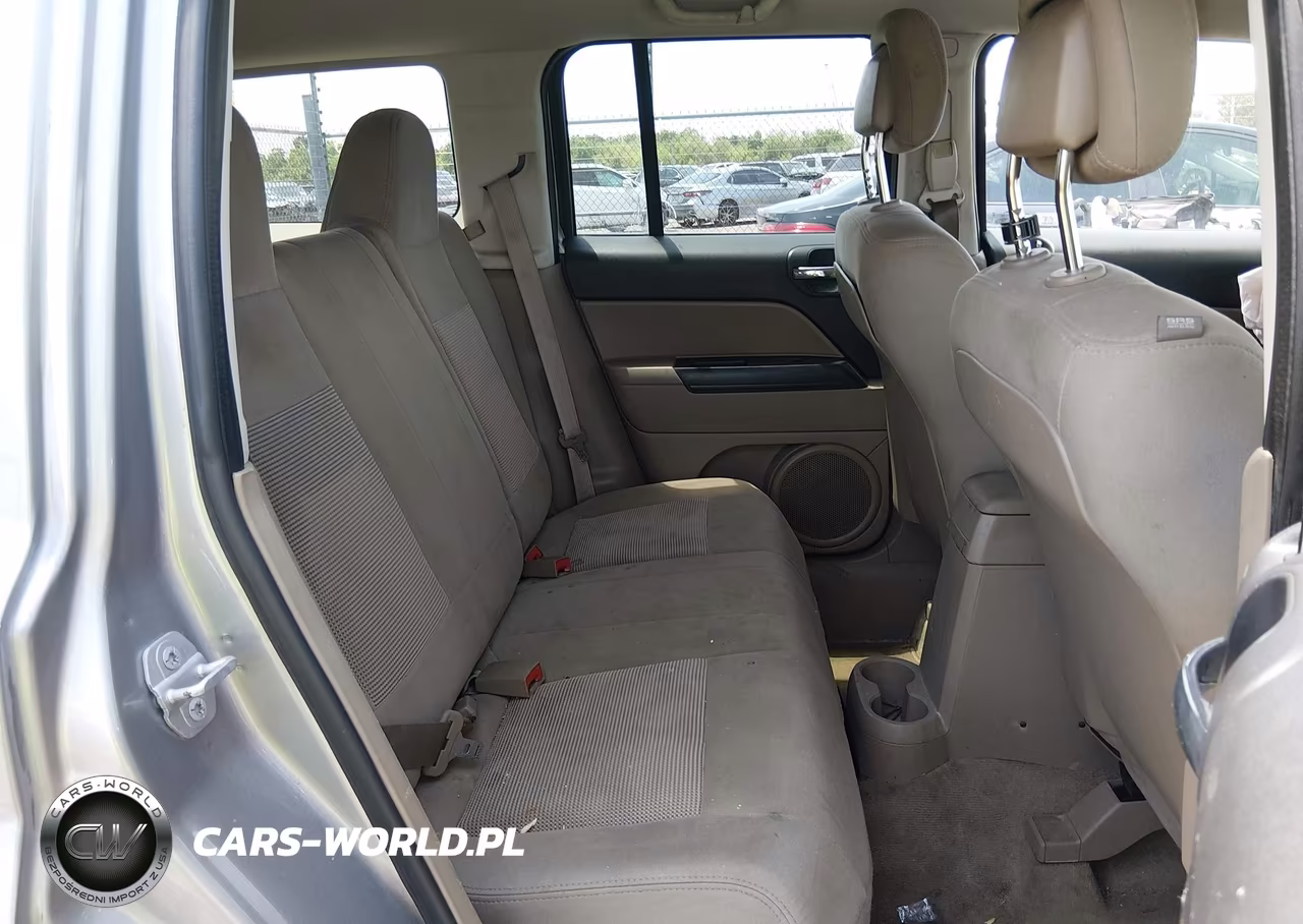 2015 Jeep Patriot Latitude VIN:1C4NJPFB6FD219373 - 8