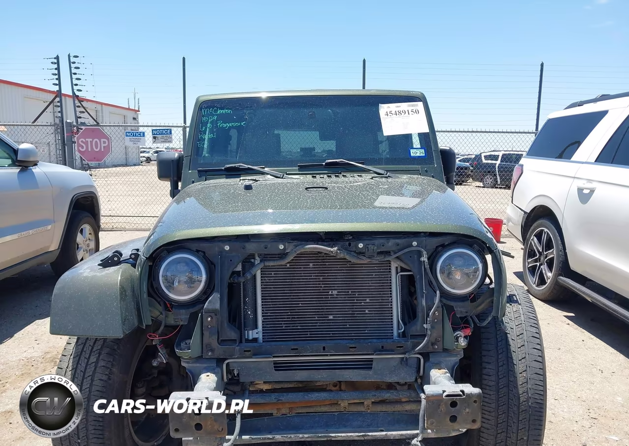 2008 Jeep Wrangler Unlimited Sahara VIN:1J4GA59168L623647 - 13