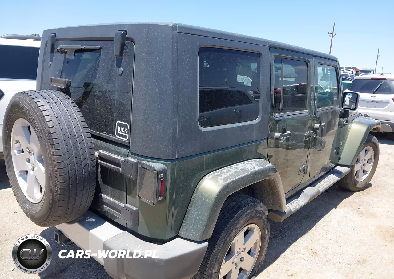2008 Jeep Wrangler Unlimited Sahara VIN:1J4GA59168L623647 - 4