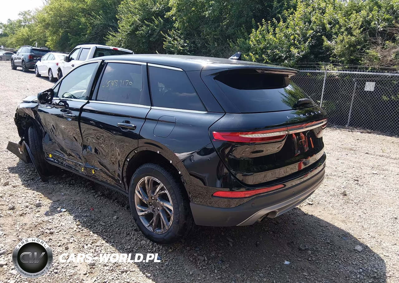 2023 Lincoln Corsair Standard VIN:5LMCJ1CA0PUL03621 - 3