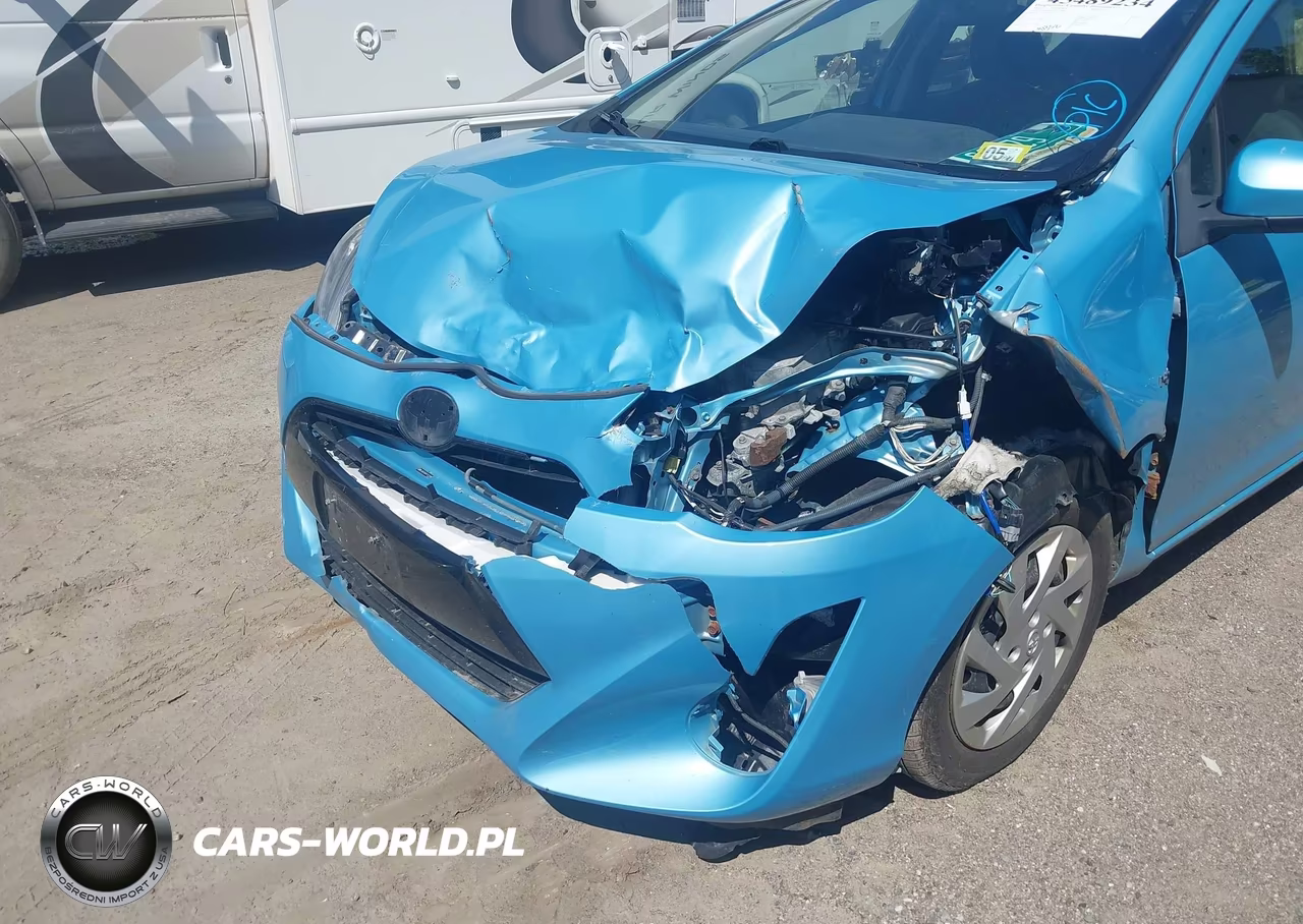 2015 Toyota Prius C Two VIN:JTDKDTB34F1111708 - 12
