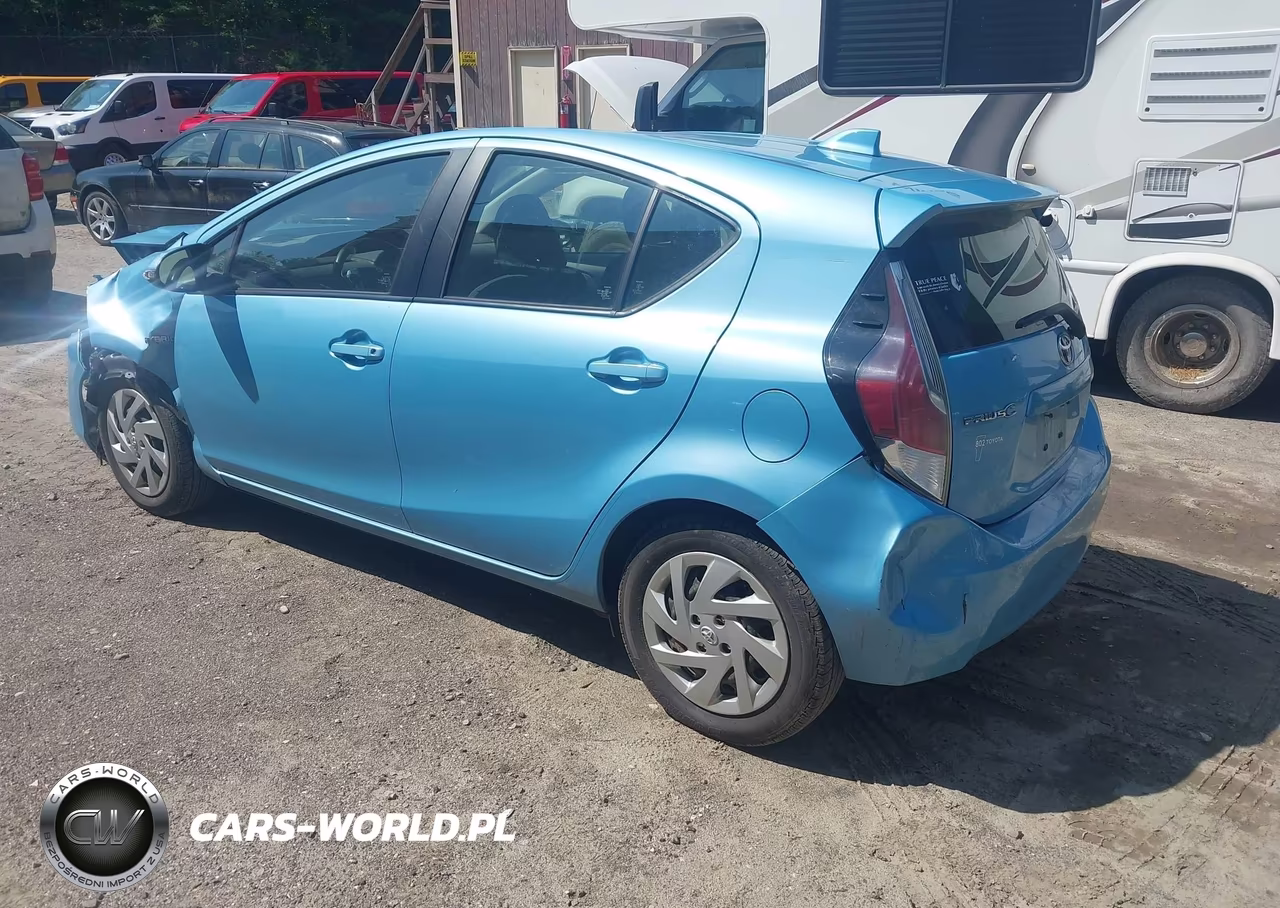 2015 Toyota Prius C Two VIN:JTDKDTB34F1111708 - 3
