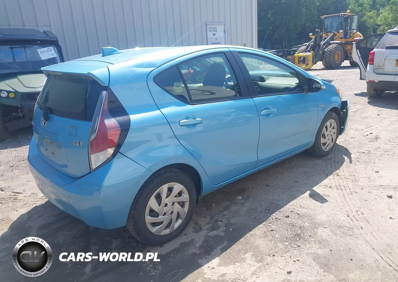 2015 Toyota Prius C Two VIN:JTDKDTB34F1111708 - 4