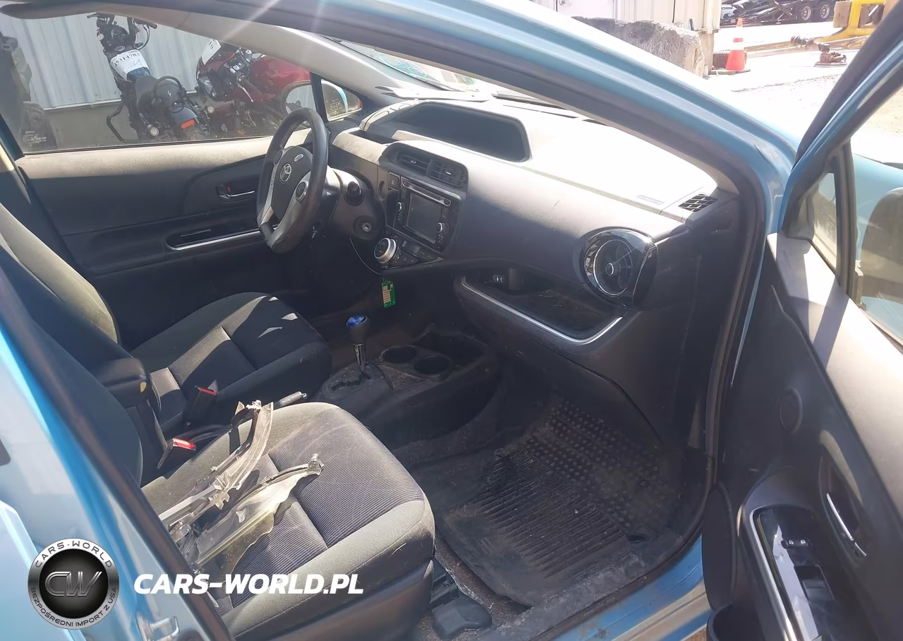 2015 Toyota Prius C Two VIN:JTDKDTB34F1111708 - 5