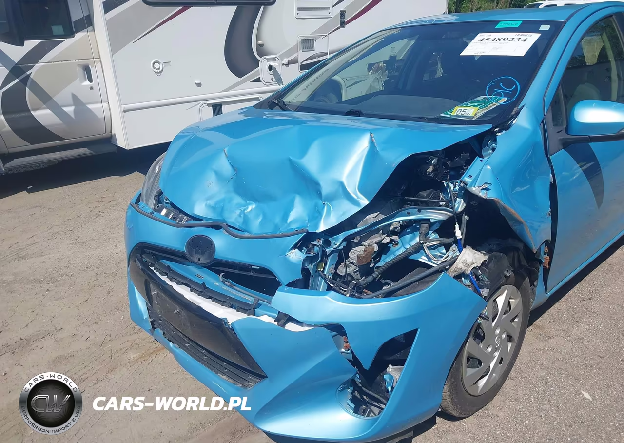 2015 Toyota Prius C Two VIN:JTDKDTB34F1111708 - 6