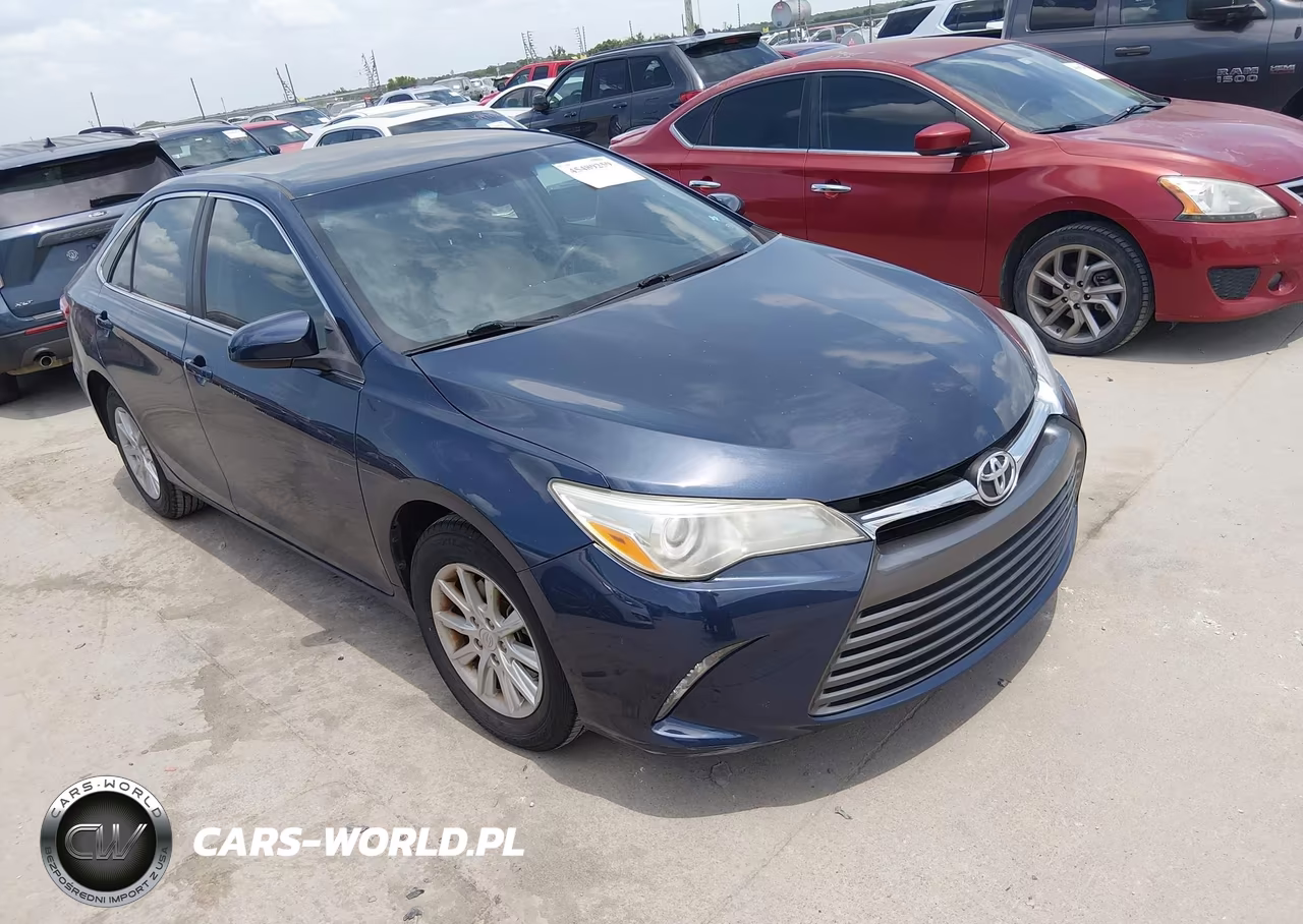 2016 Toyota Camry Le – zdjęcie 1 z 21