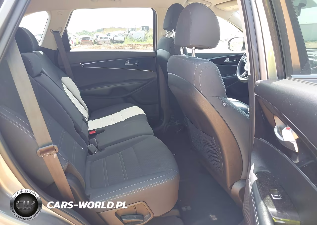 2018 Kia Sorento 2.4L L VIN:5XYPG4A38JG382686 - 8