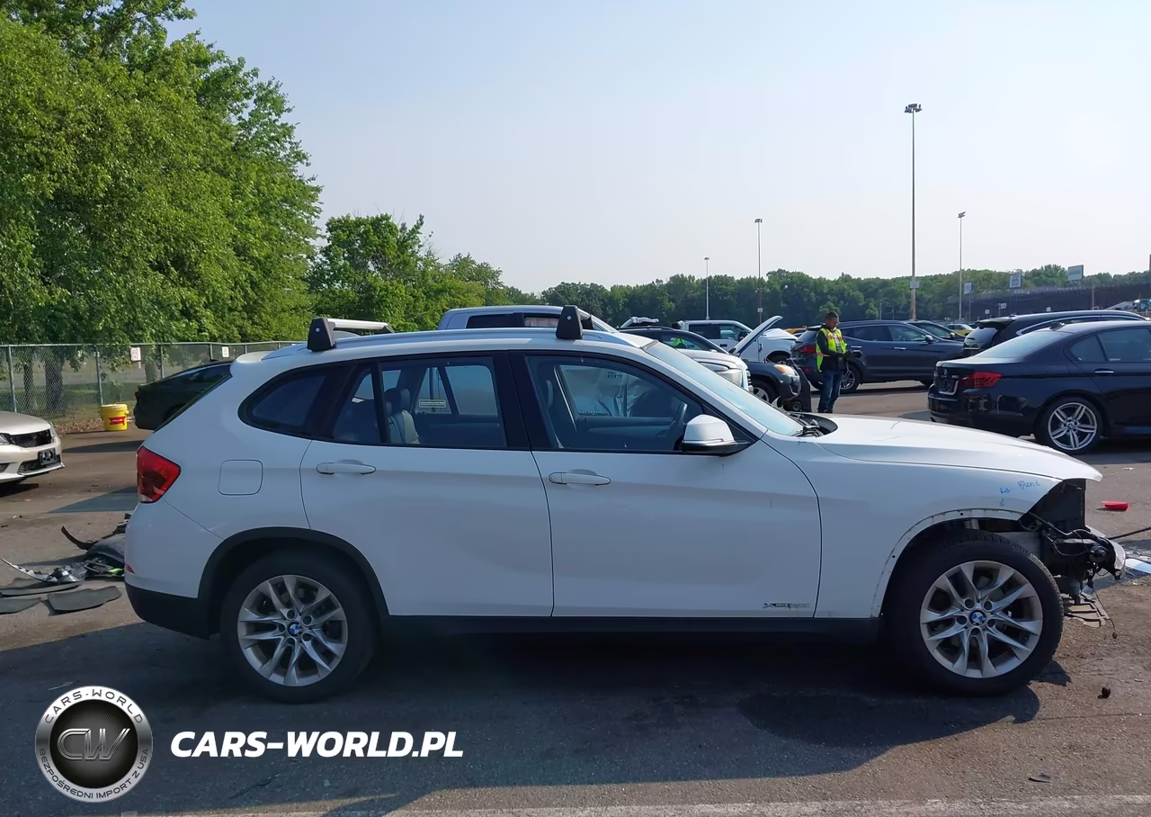 2015 BMW X1 xDrive28I VIN:WBAVL1C57FVY25133 - 13