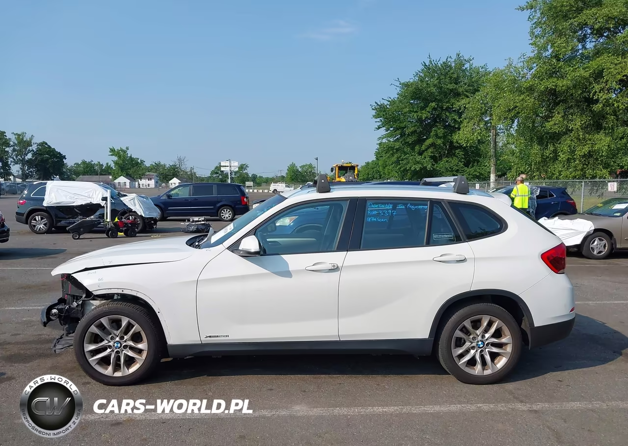 2015 BMW X1 xDrive28I VIN:WBAVL1C57FVY25133 - 14