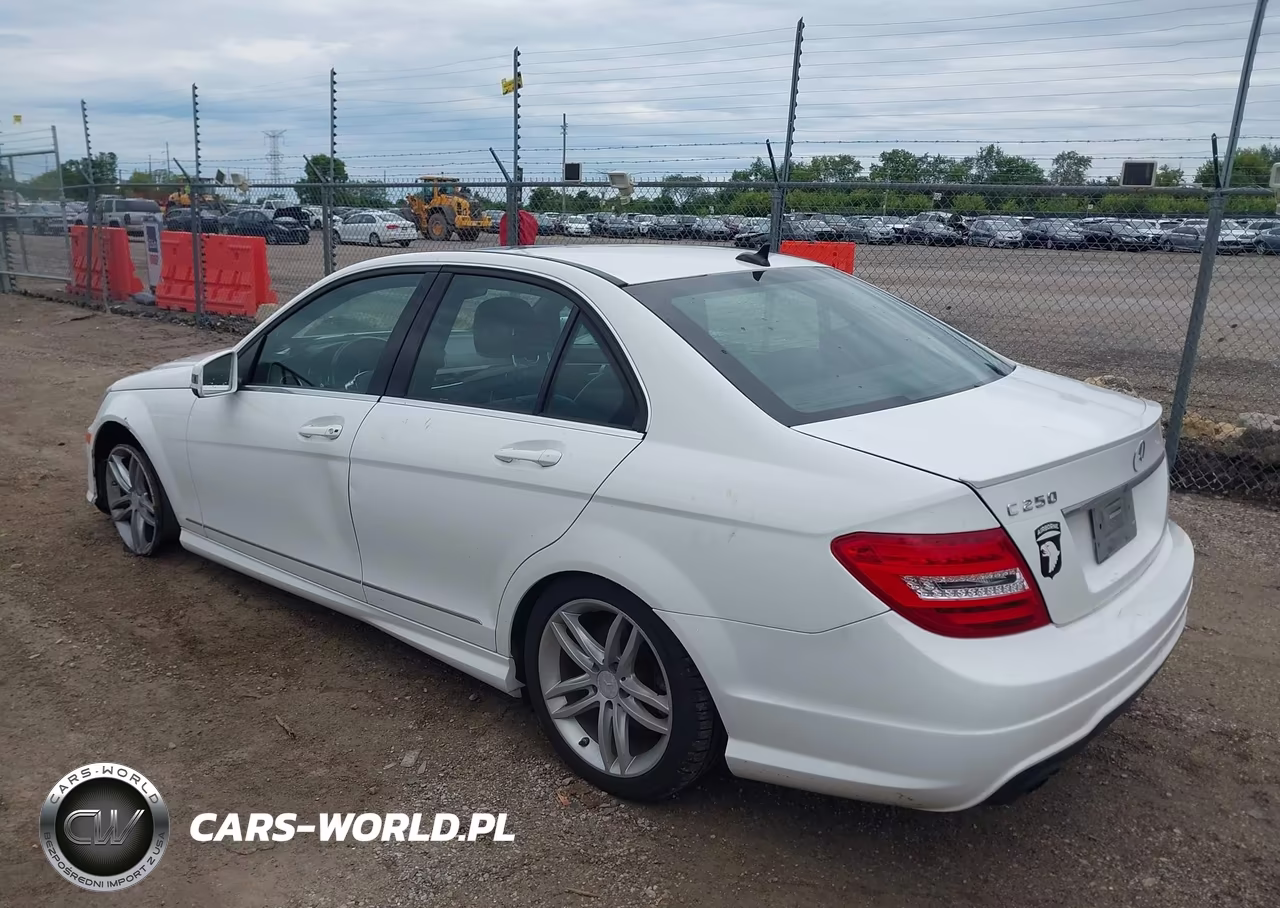 2013 Mercedes-Benz C 250 Sport VIN:WDDGF4HB2DA769065 - 3