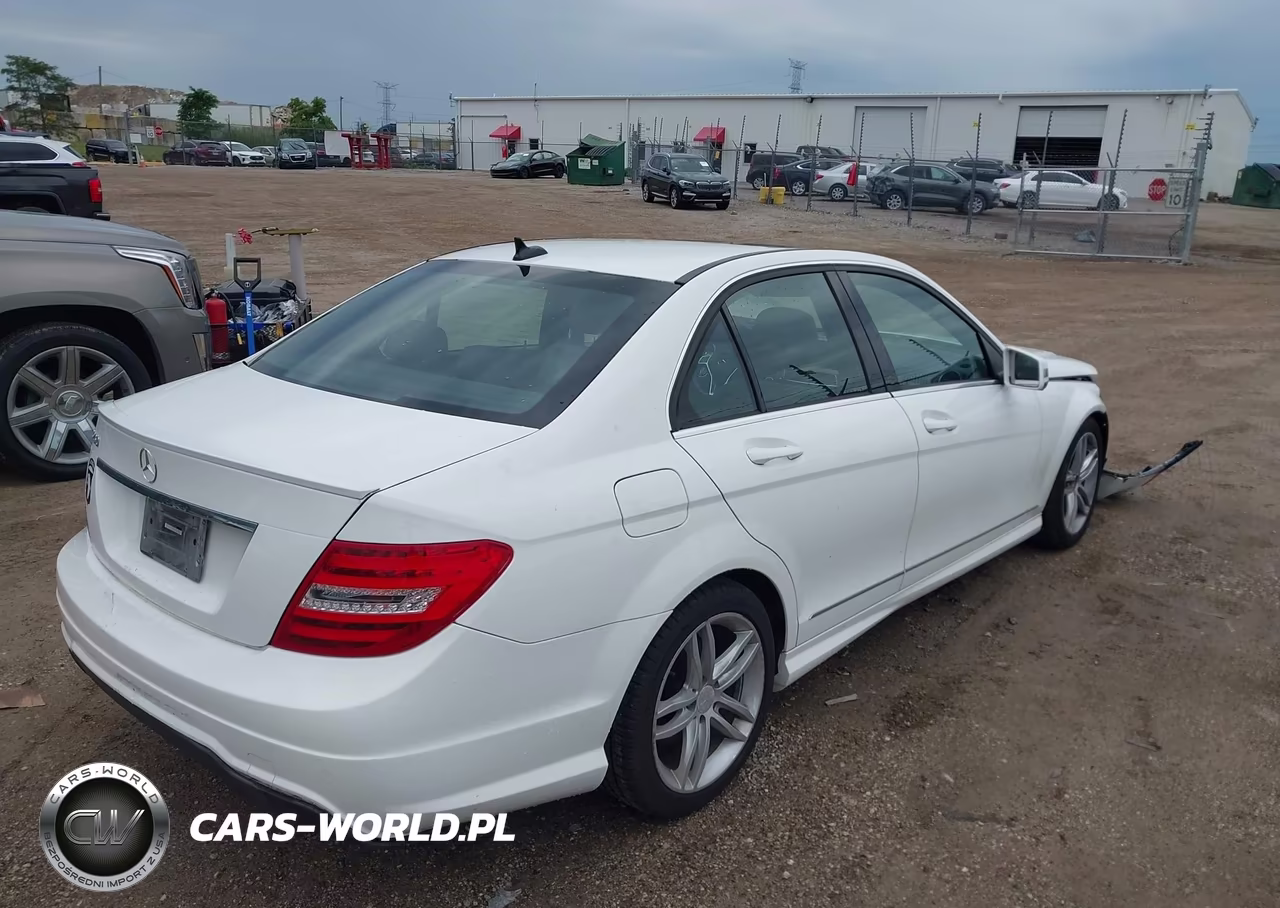 2013 Mercedes-Benz C 250 Sport VIN:WDDGF4HB2DA769065 - 4
