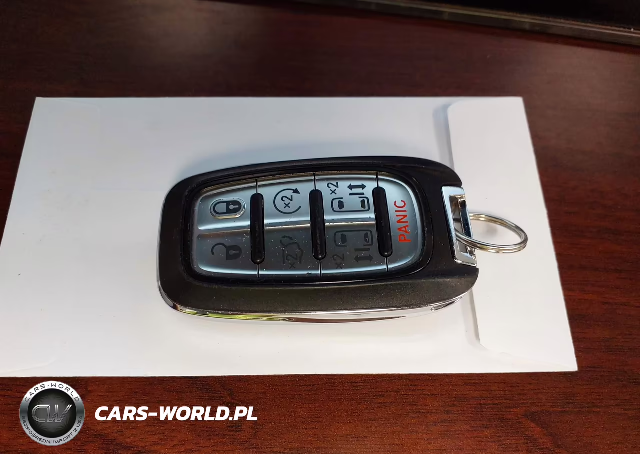 2023 Chrysler Pacifica Touring L VIN:2C4RC1BG8PR508571 - 11