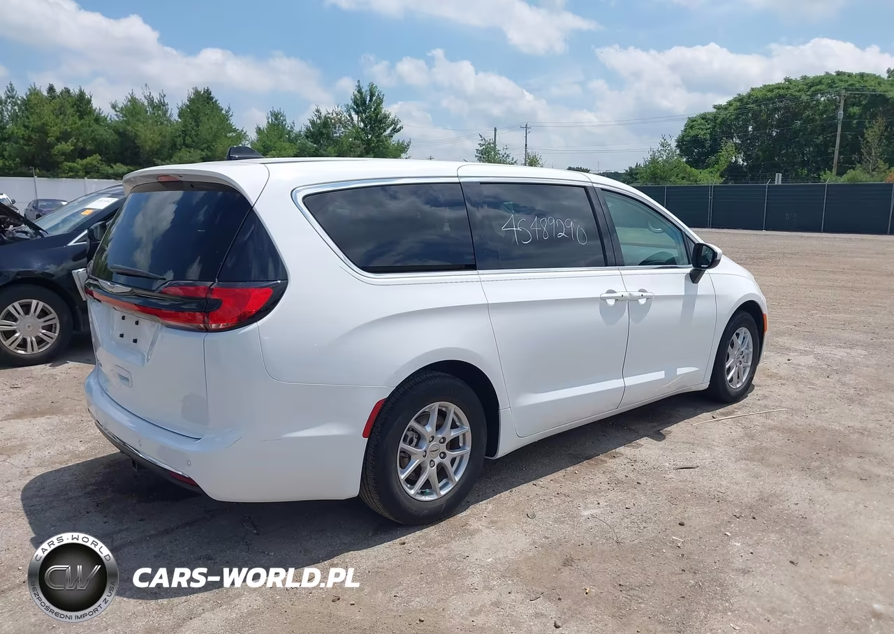 2023 Chrysler Pacifica Touring L VIN:2C4RC1BG8PR508571 - 4