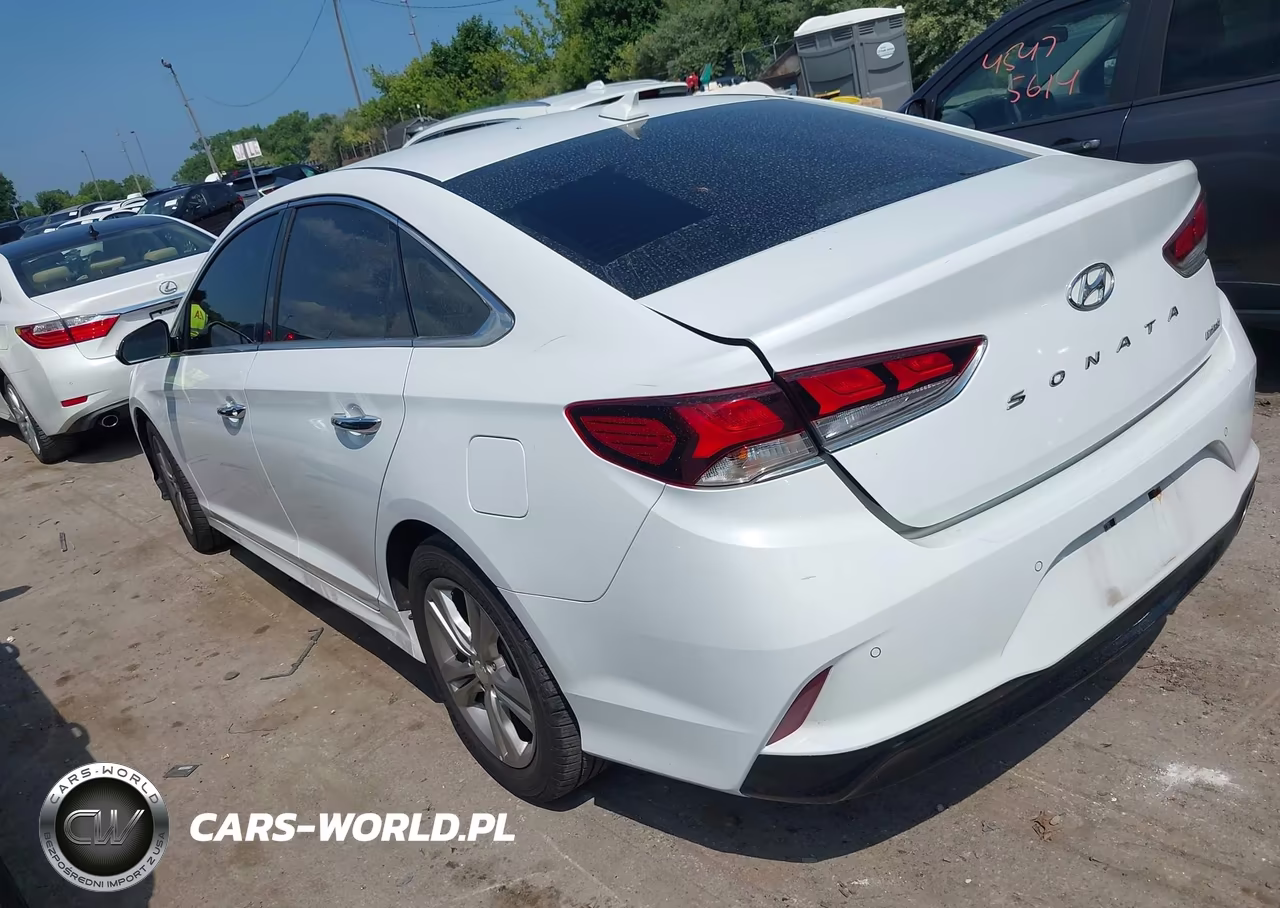 2018 Hyundai Sonata Limited VIN:5NPE34AF9JH682601 - 3