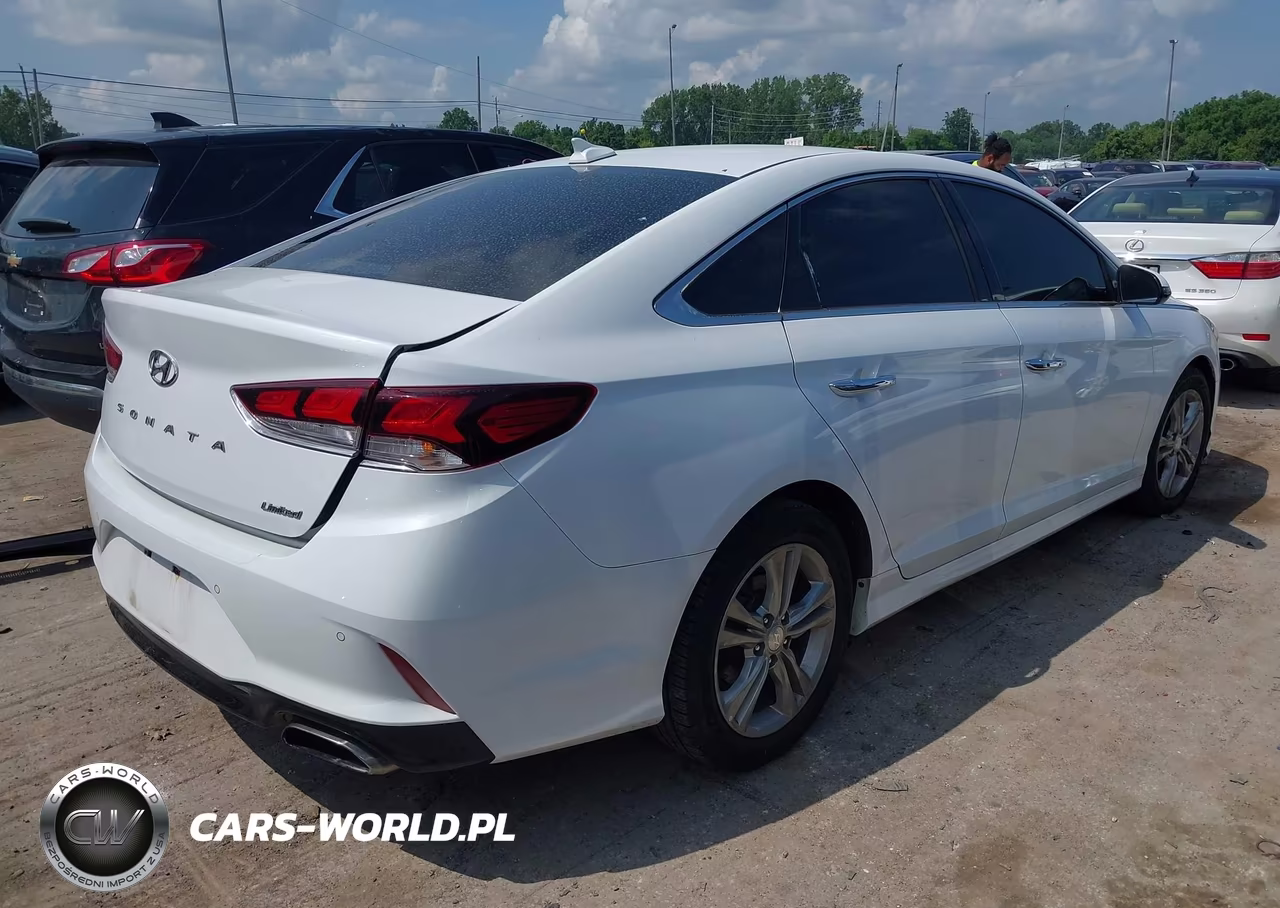 2018 Hyundai Sonata Limited VIN:5NPE34AF9JH682601 - 4