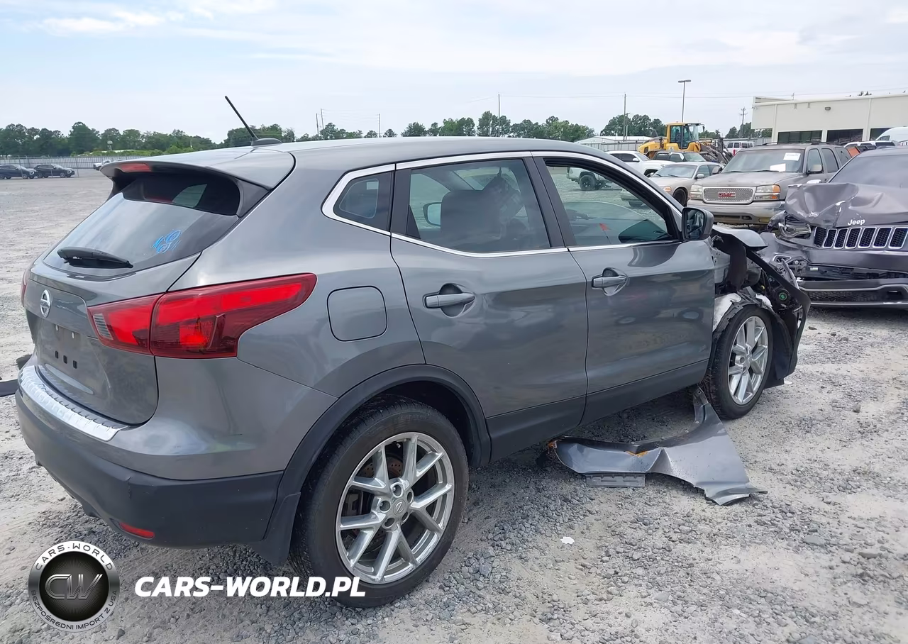 2018 Nissan Rogue Sport S VIN:JN1BJ1CP0JW107555 - 4