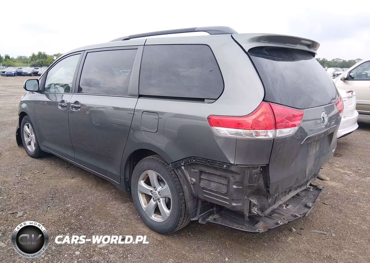 2014 Toyota Sienna Le V6 8 Passenger VIN:5TDKK3DC2ES419058 - 3