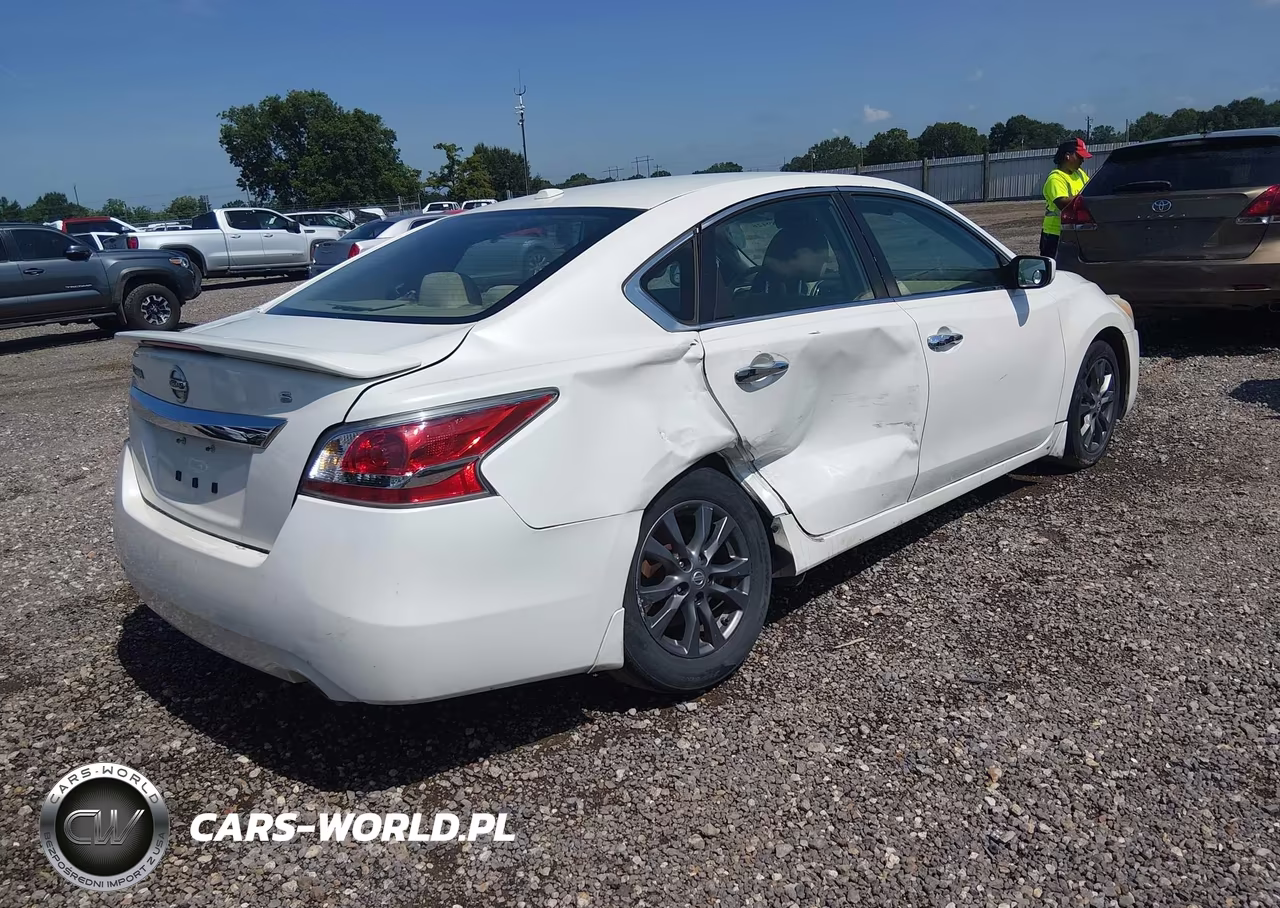 2015 Nissan Altima 2.5 S VIN:1N4AL3AP0FC421514 - 4