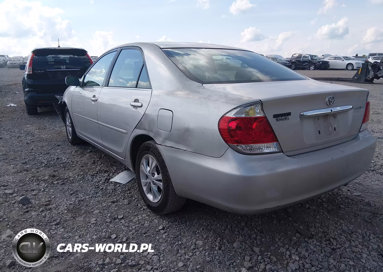 2005 Toyota Camry Le VIN:4T1BE32K85U592981 - 3