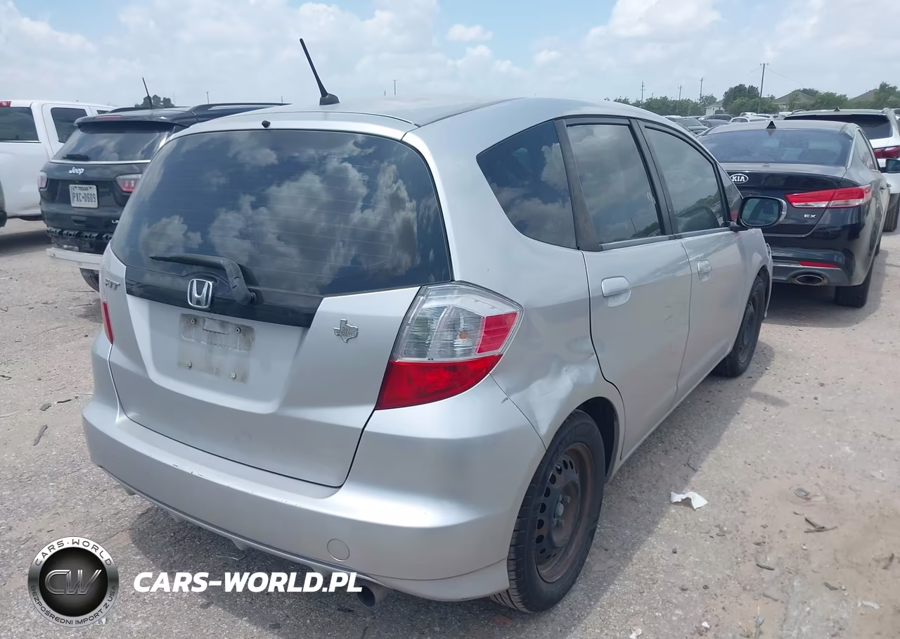 2012 Honda Fit VIN:JHMGE8H33CC003957 - 4