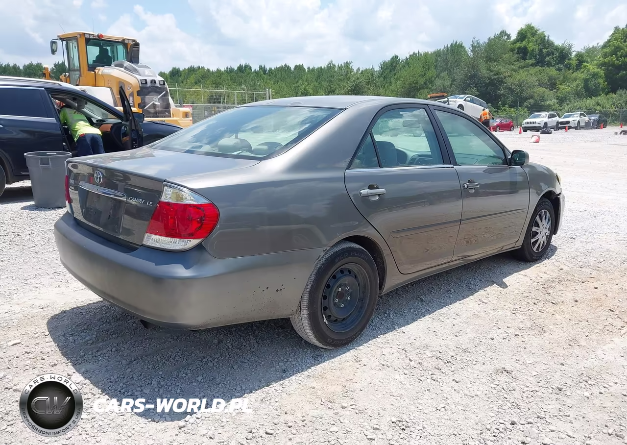 2005 Toyota Camry Le VIN:4T1BE30K95U595021 - 4