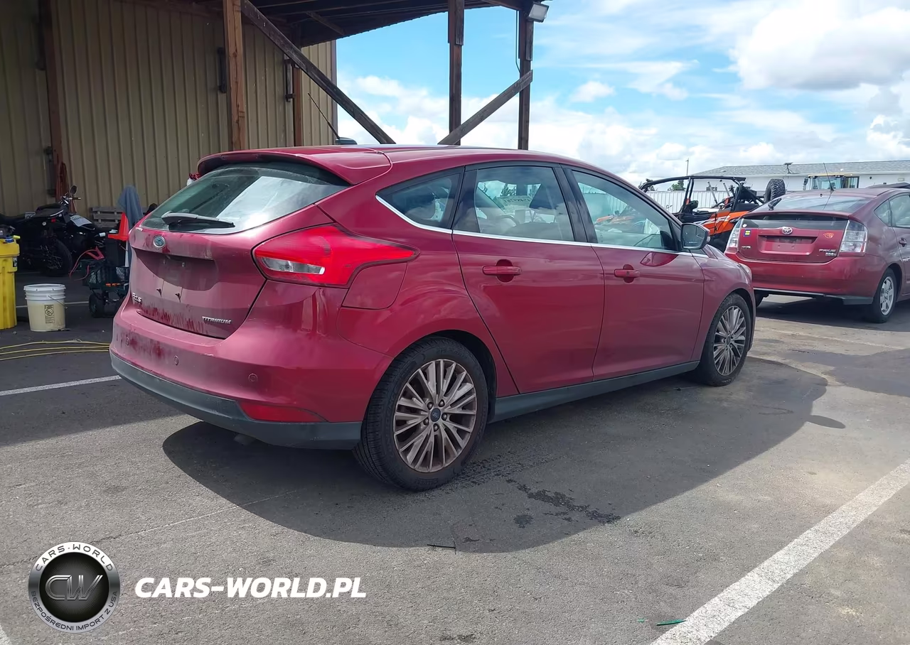 2015 Ford Focus Titanium VIN:1FADP3N26FL315293 - 4
