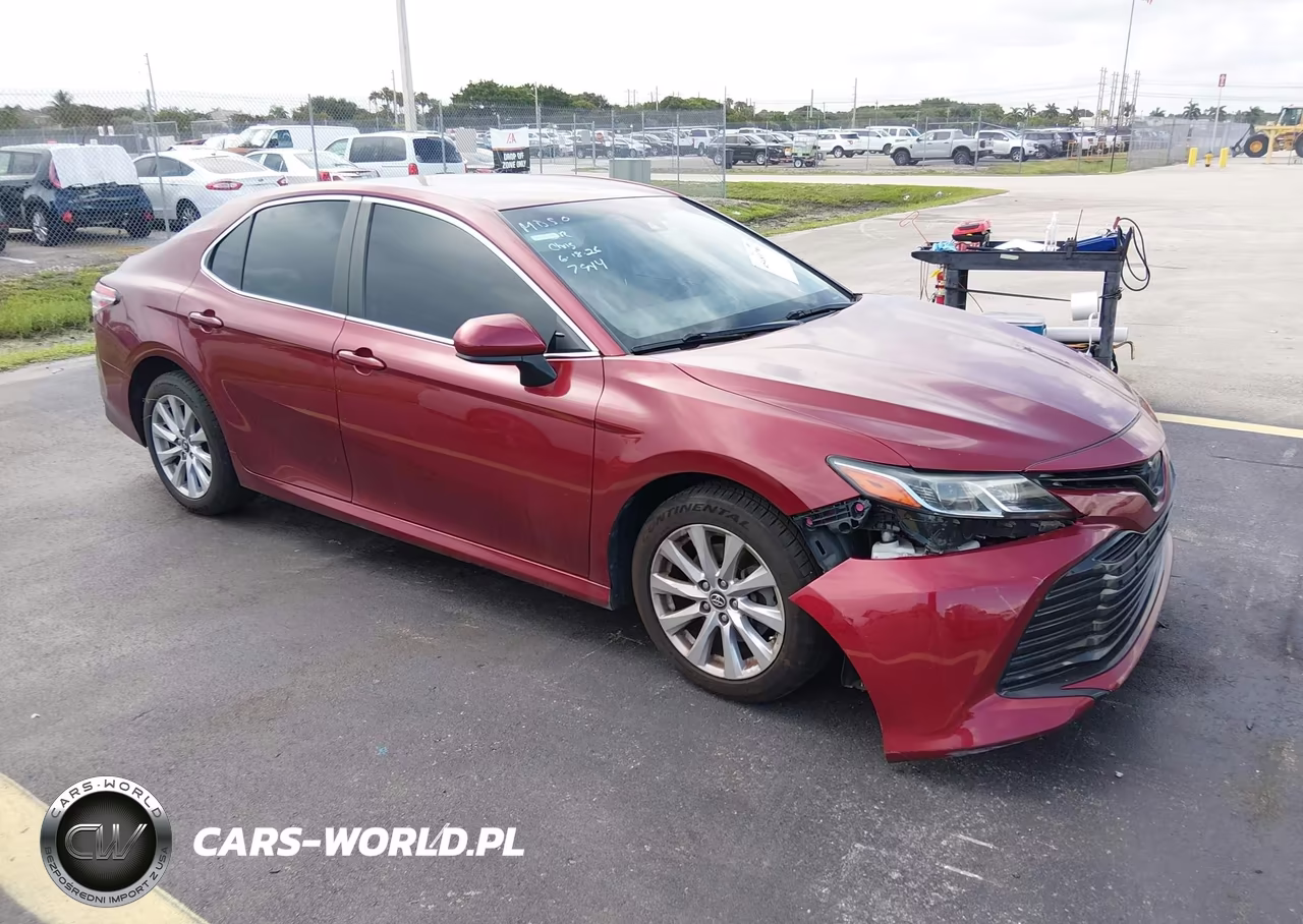 2019 Toyota Camry Le – zdjęcie 1 z 16