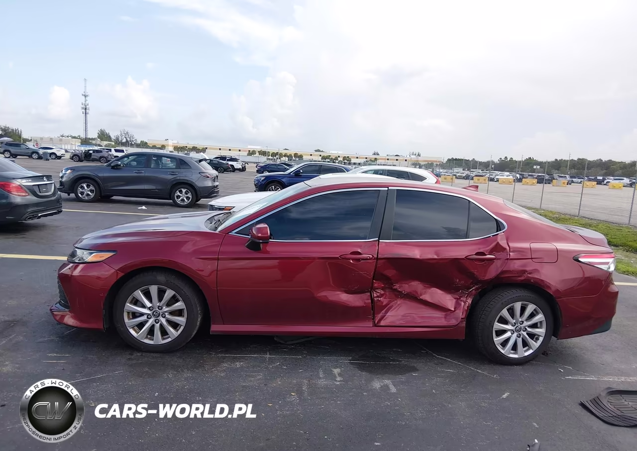 2019 Toyota Camry Le VIN:4T1B11HK2KU757944 - 14