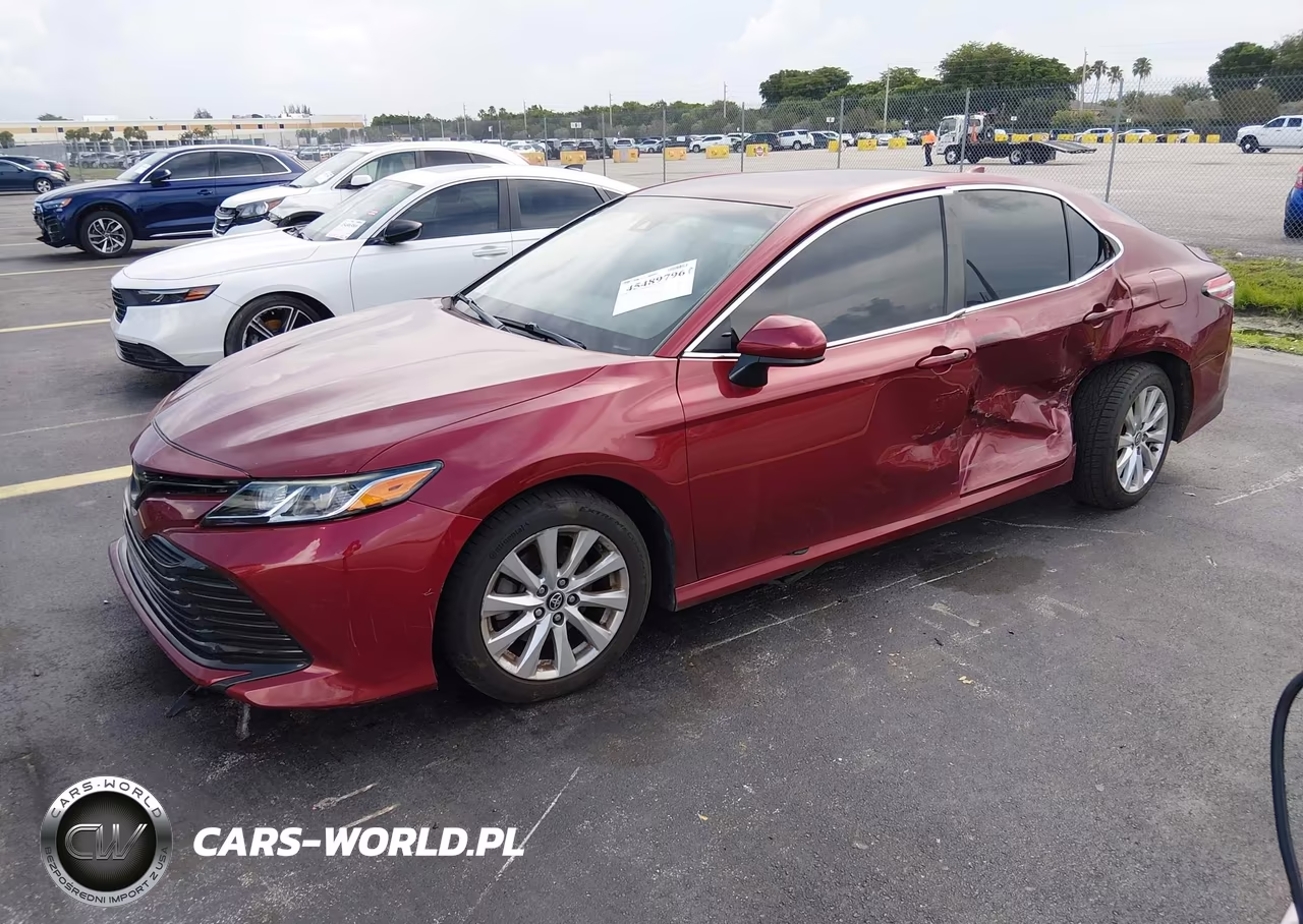 2019 Toyota Camry Le VIN:4T1B11HK2KU757944 - 2